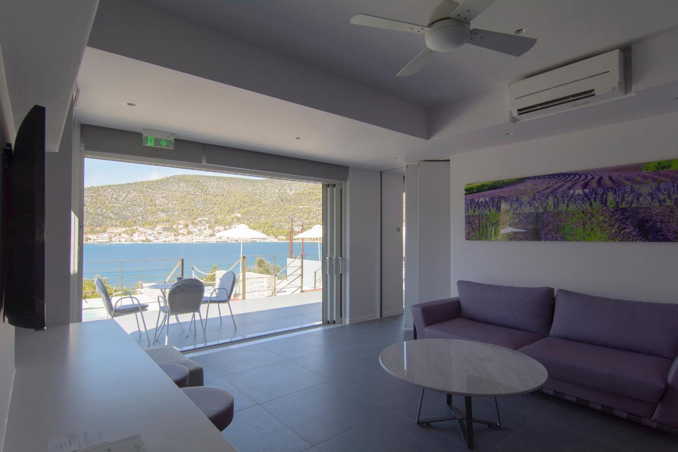 Suite with Sea View (2 Adults) photo 3