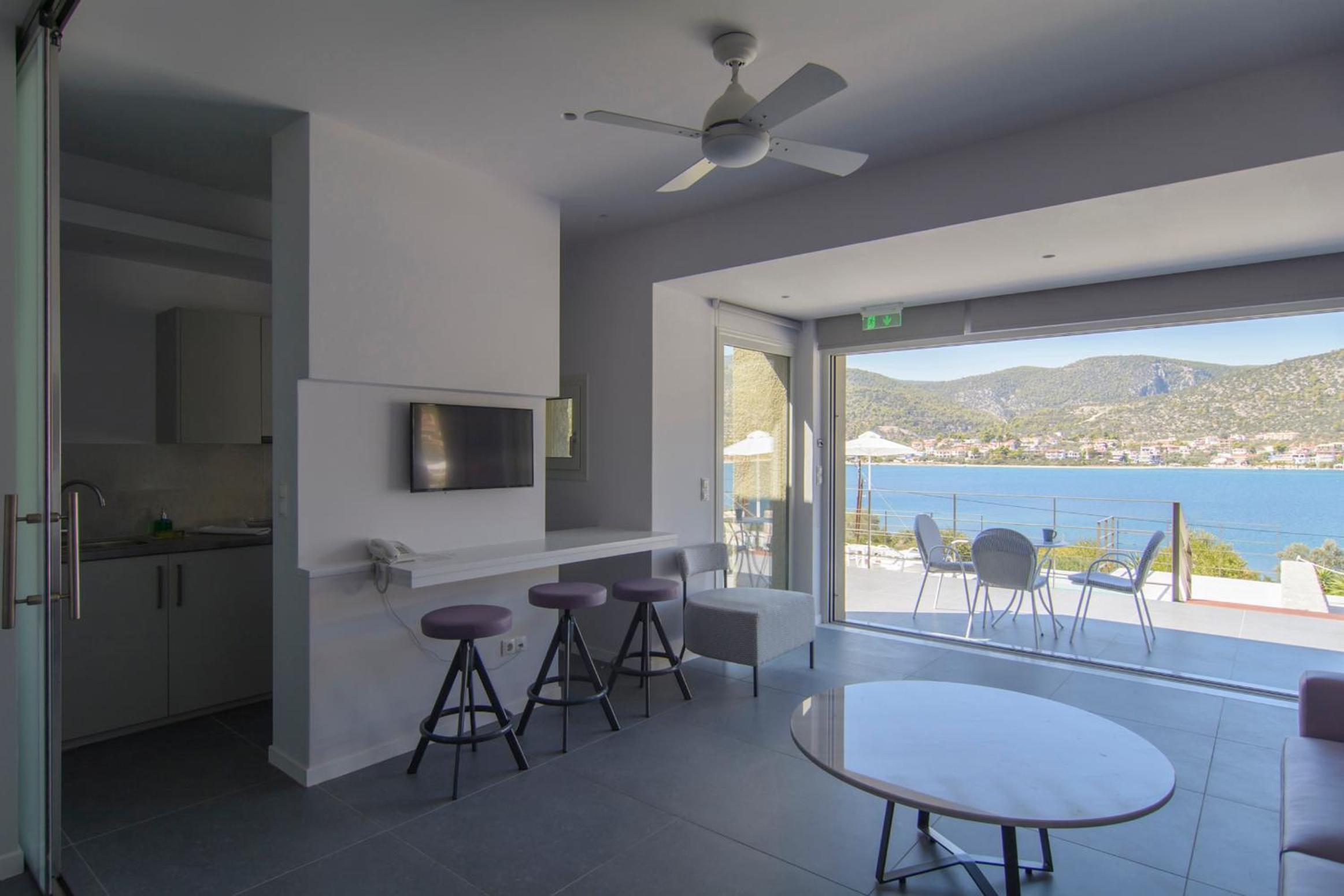 Suite with Sea View (2 Adults) photo 2