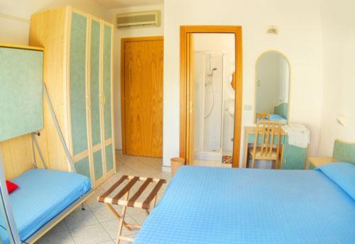 Quadruple Room - Photo 7