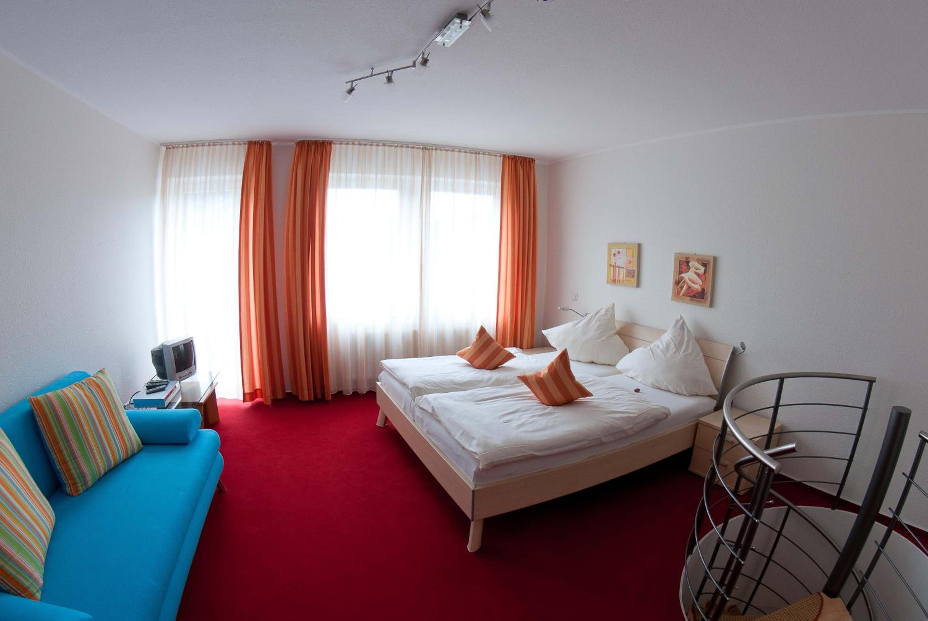 One-Bedroom Apartment - Photo 24