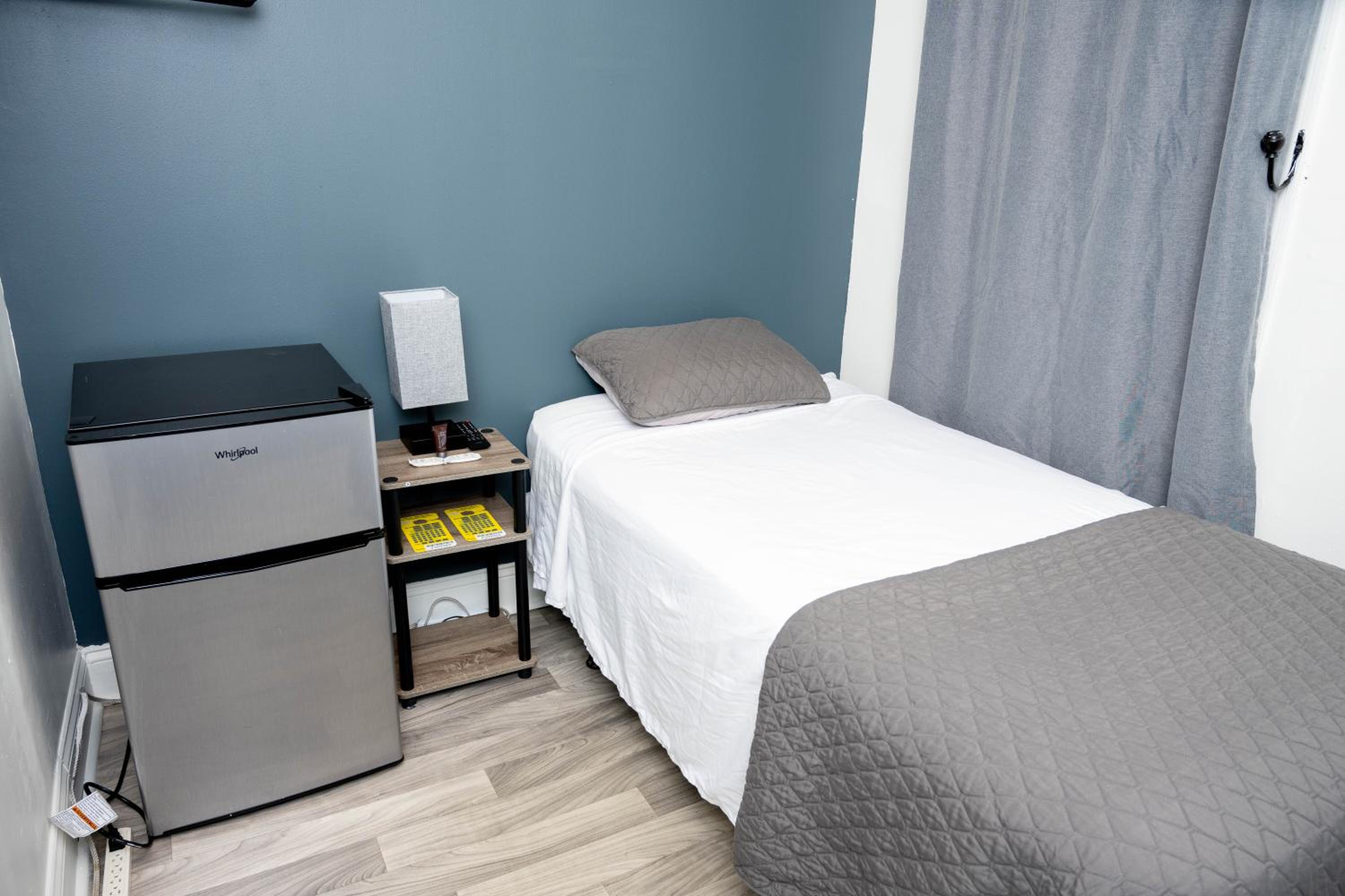 Budget Single Room photo 2