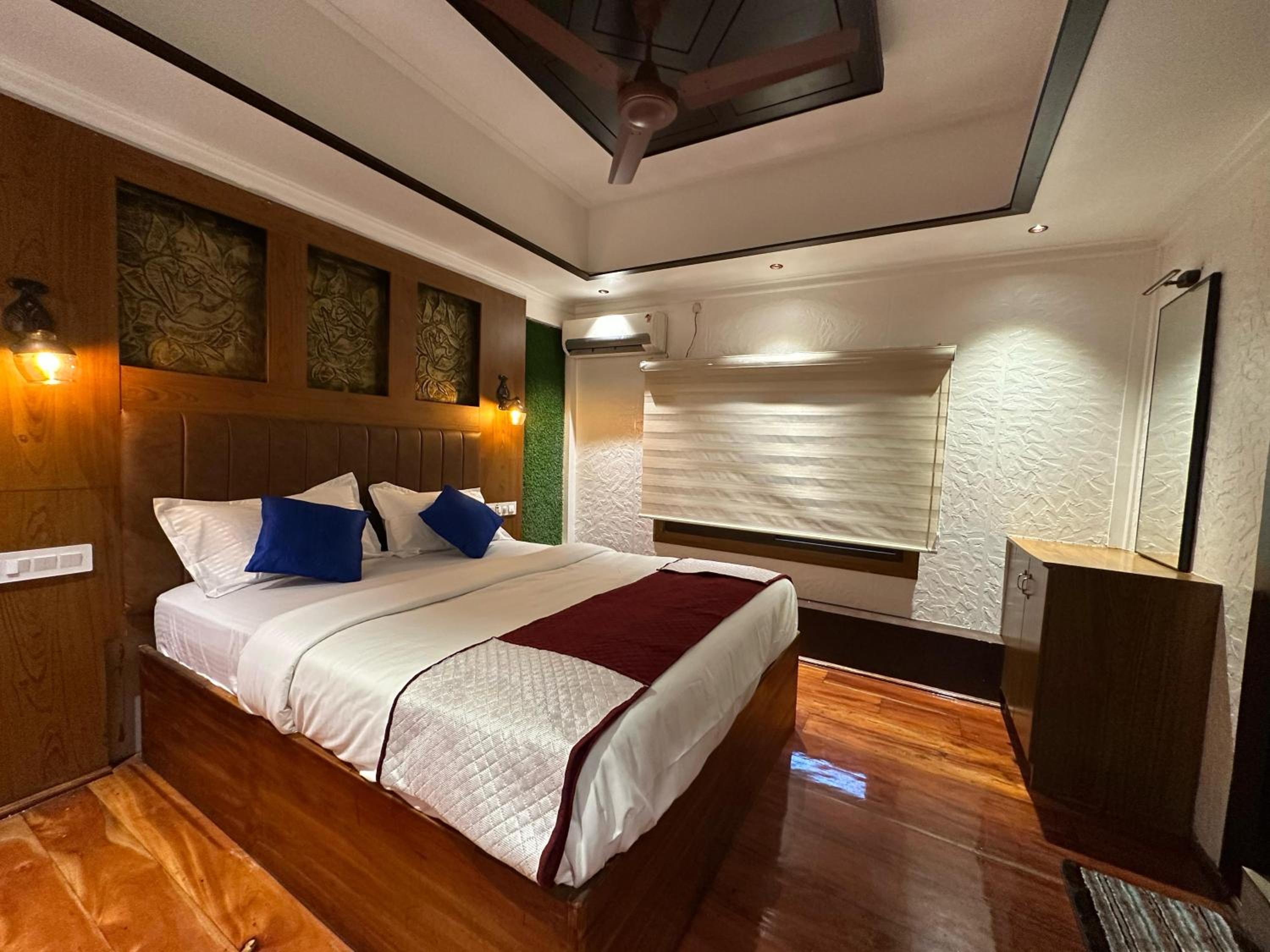 Three-Bedroom Suite photo 2