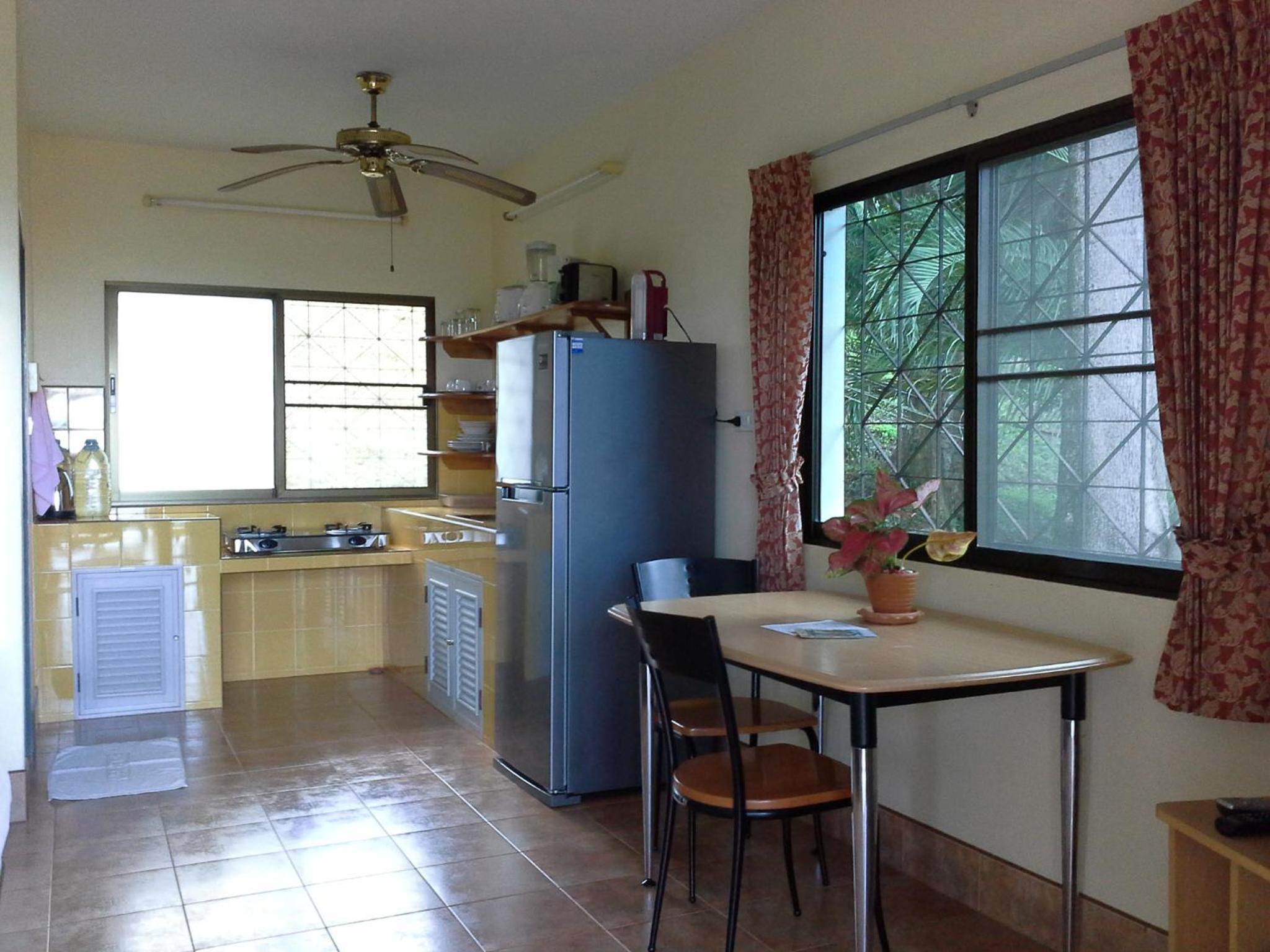 One-Bedroom Apartment - Photo 2