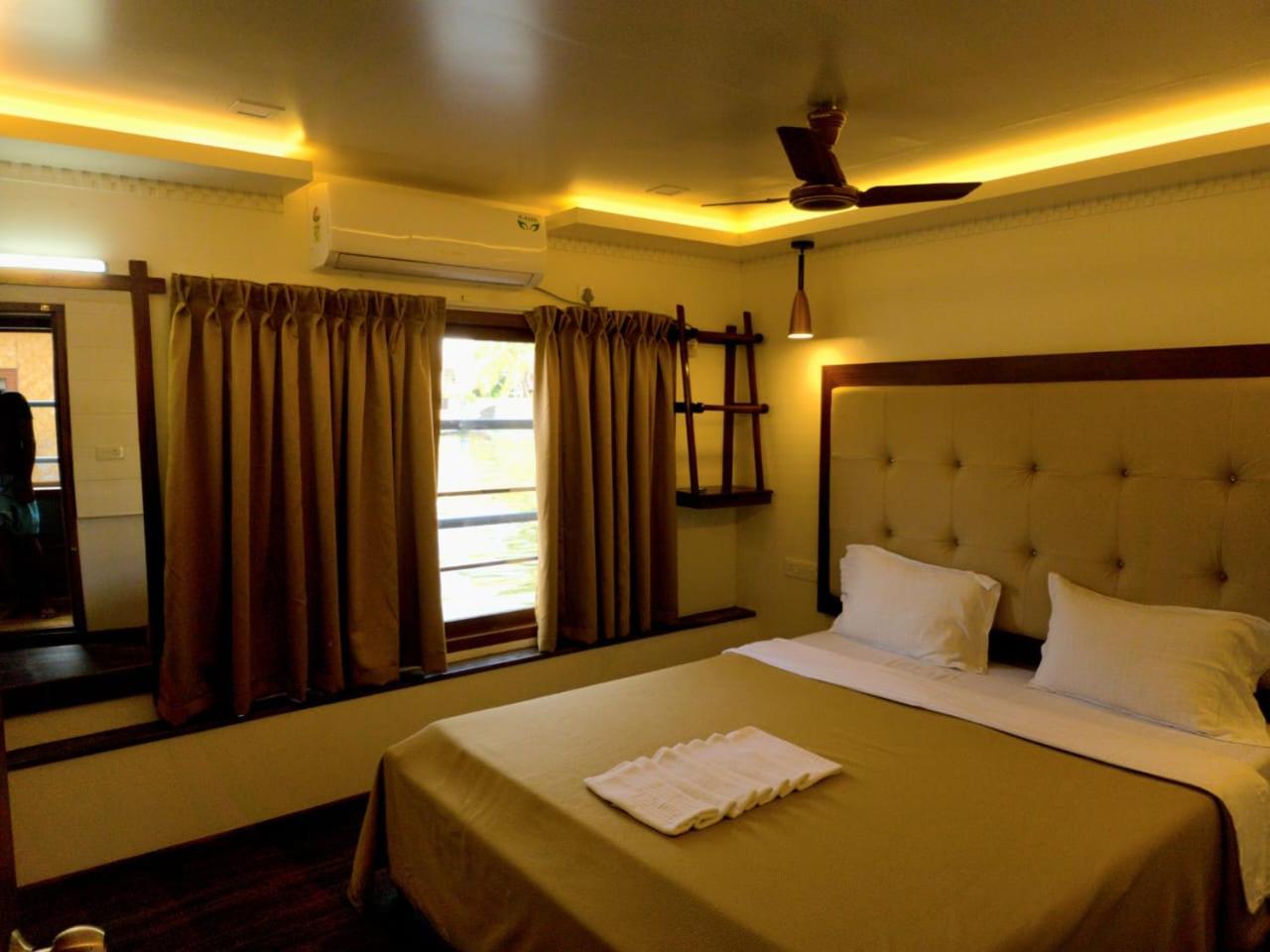 Two-Bedroom Suite photo 3