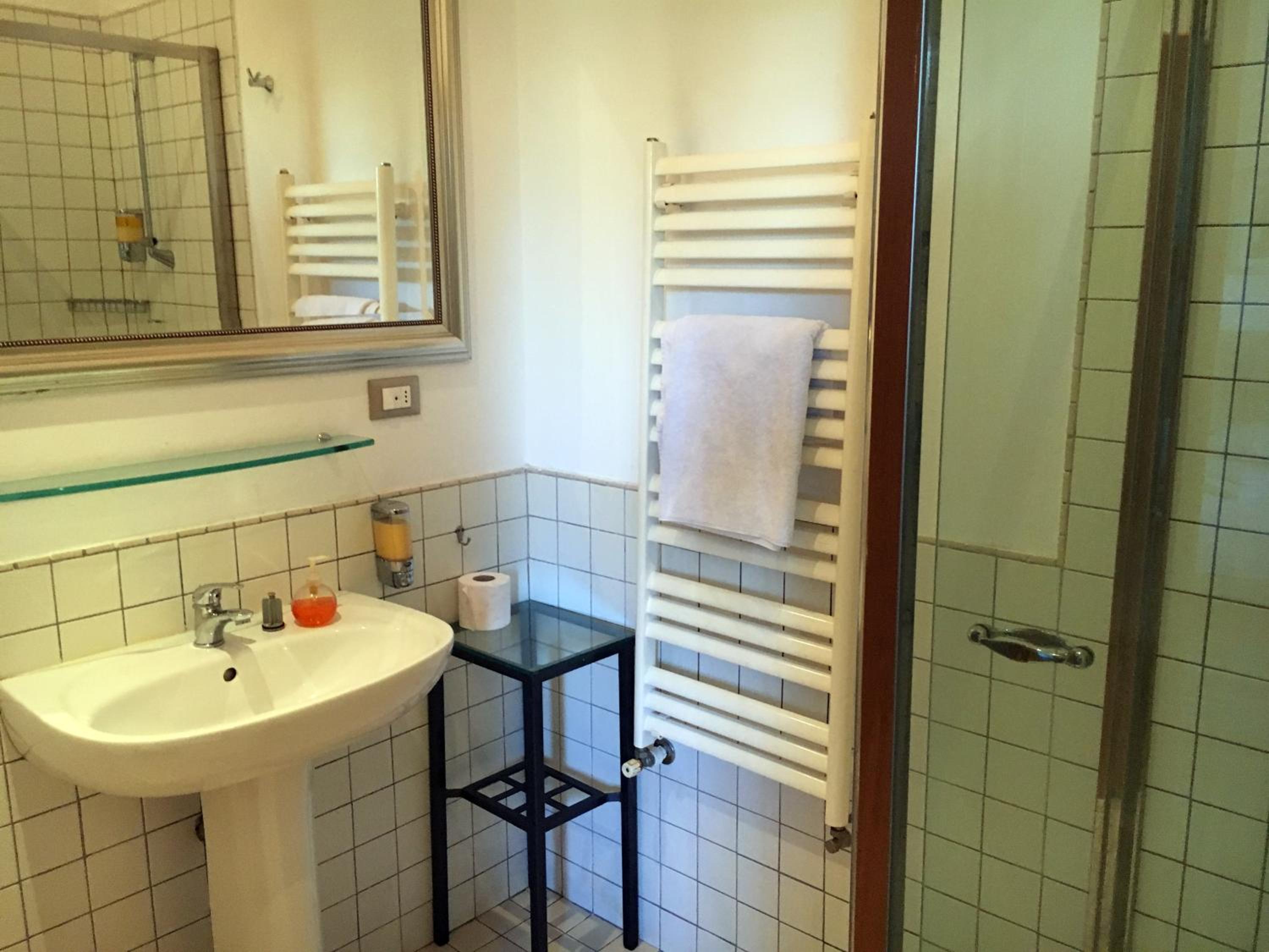 Standard One-Bedroom Apartment - Photo 3