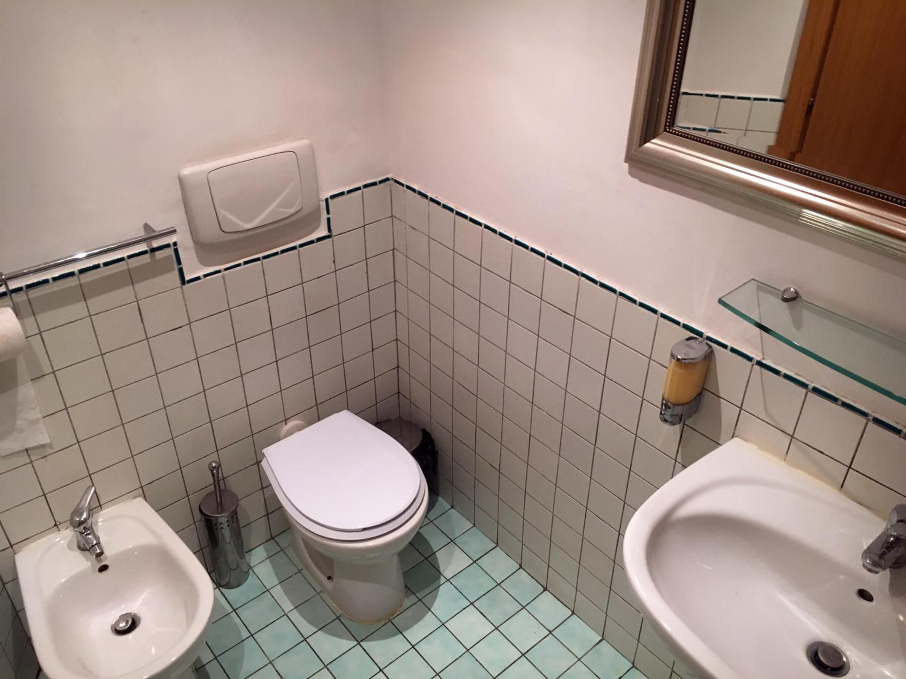 Standard One-Bedroom Apartment - Photo 9