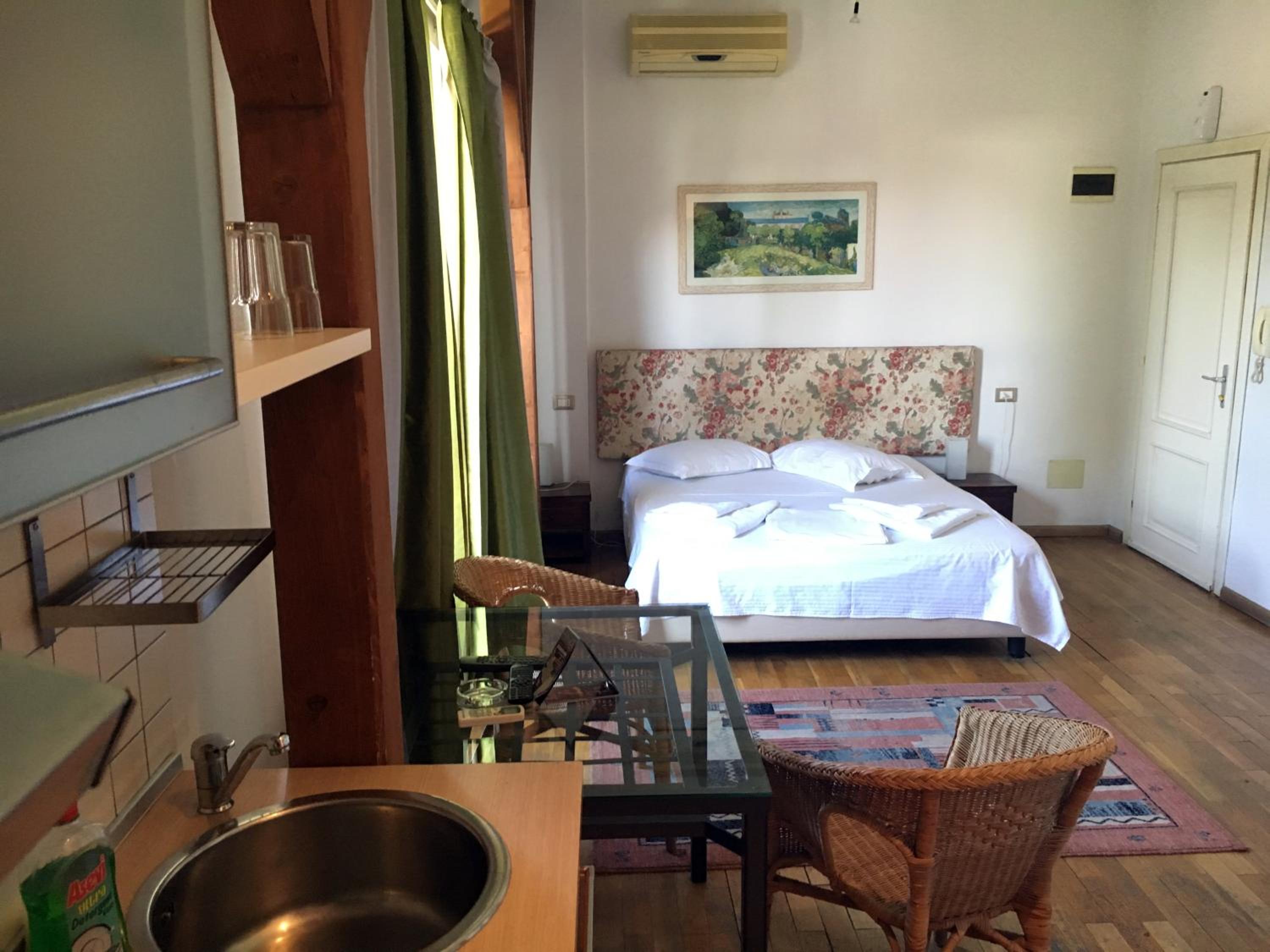 Standard One-Bedroom Apartment - Photo 10