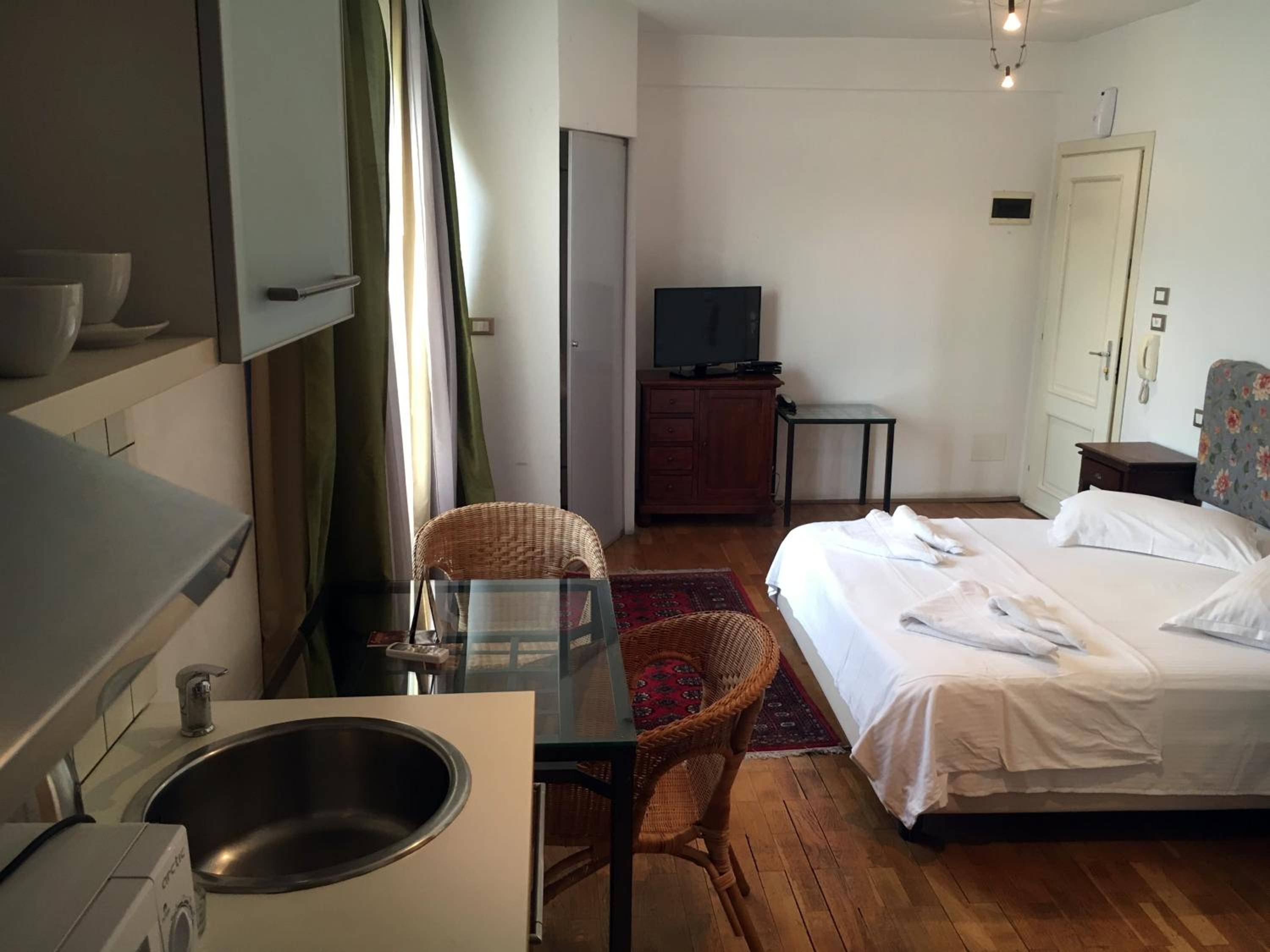 Standard One-Bedroom Apartment - Photo 11