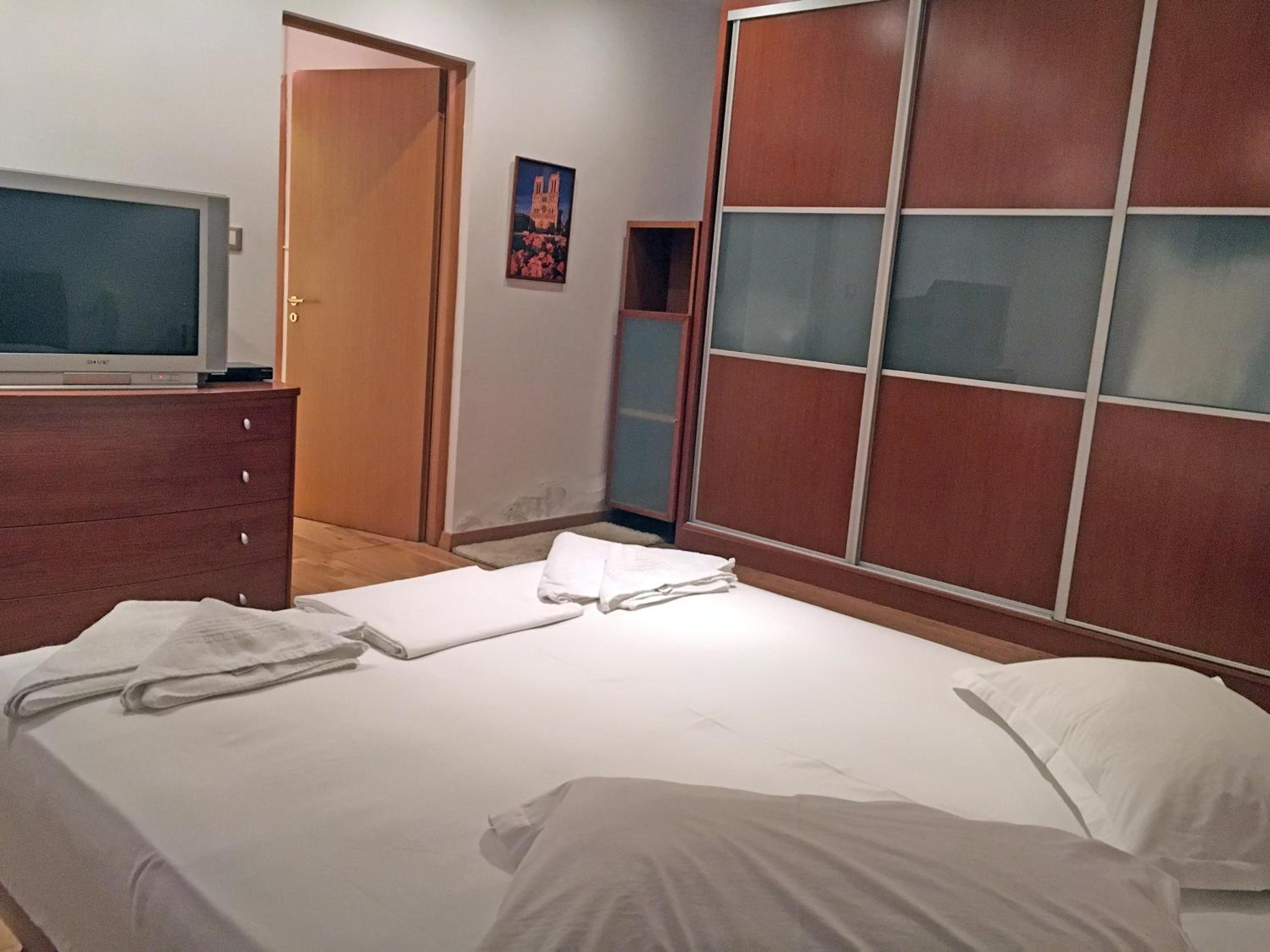 Standard One-Bedroom Apartment - Photo 18