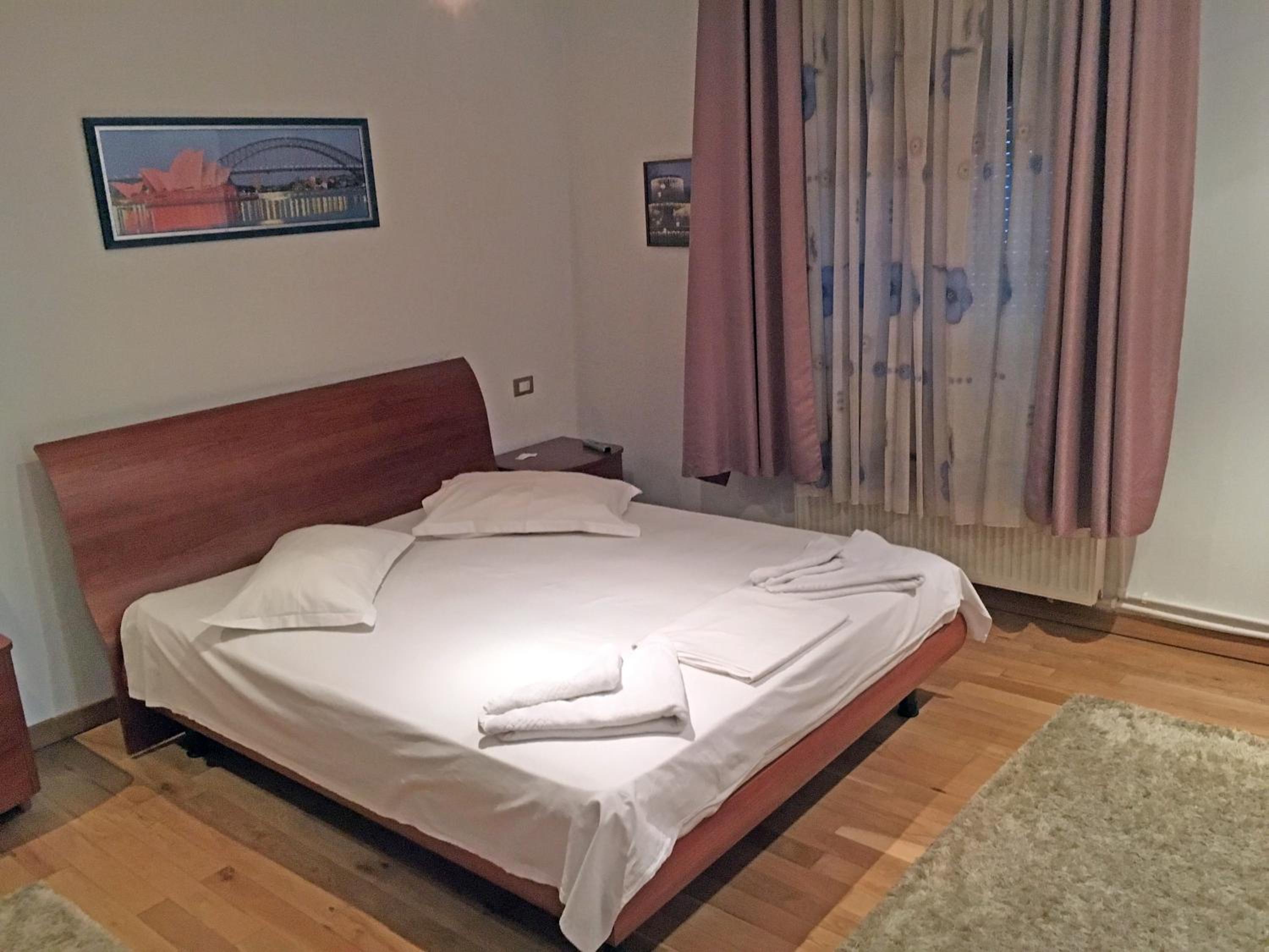 Standard One-Bedroom Apartment - Photo 19