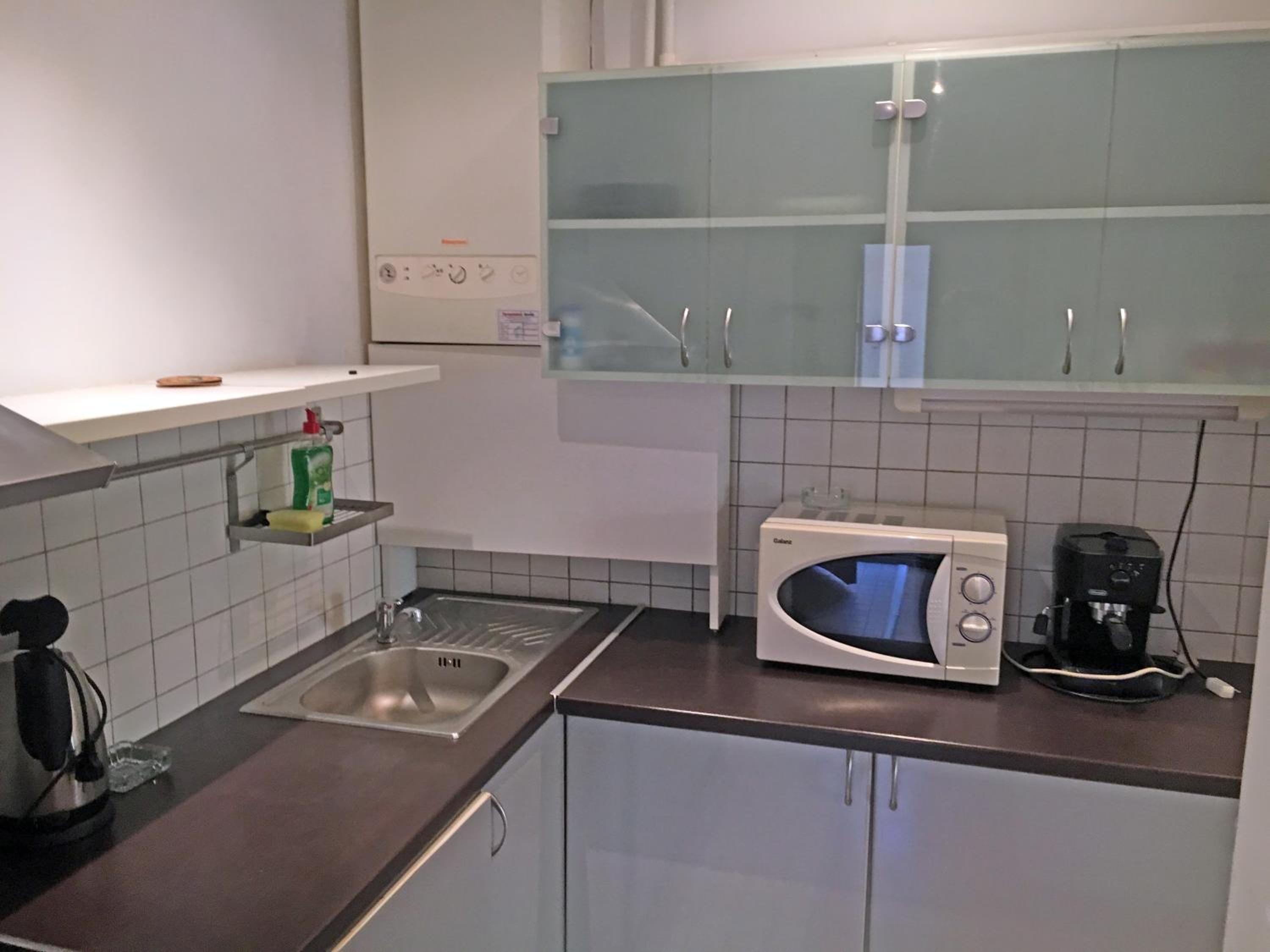 Standard One-Bedroom Apartment - Photo 4