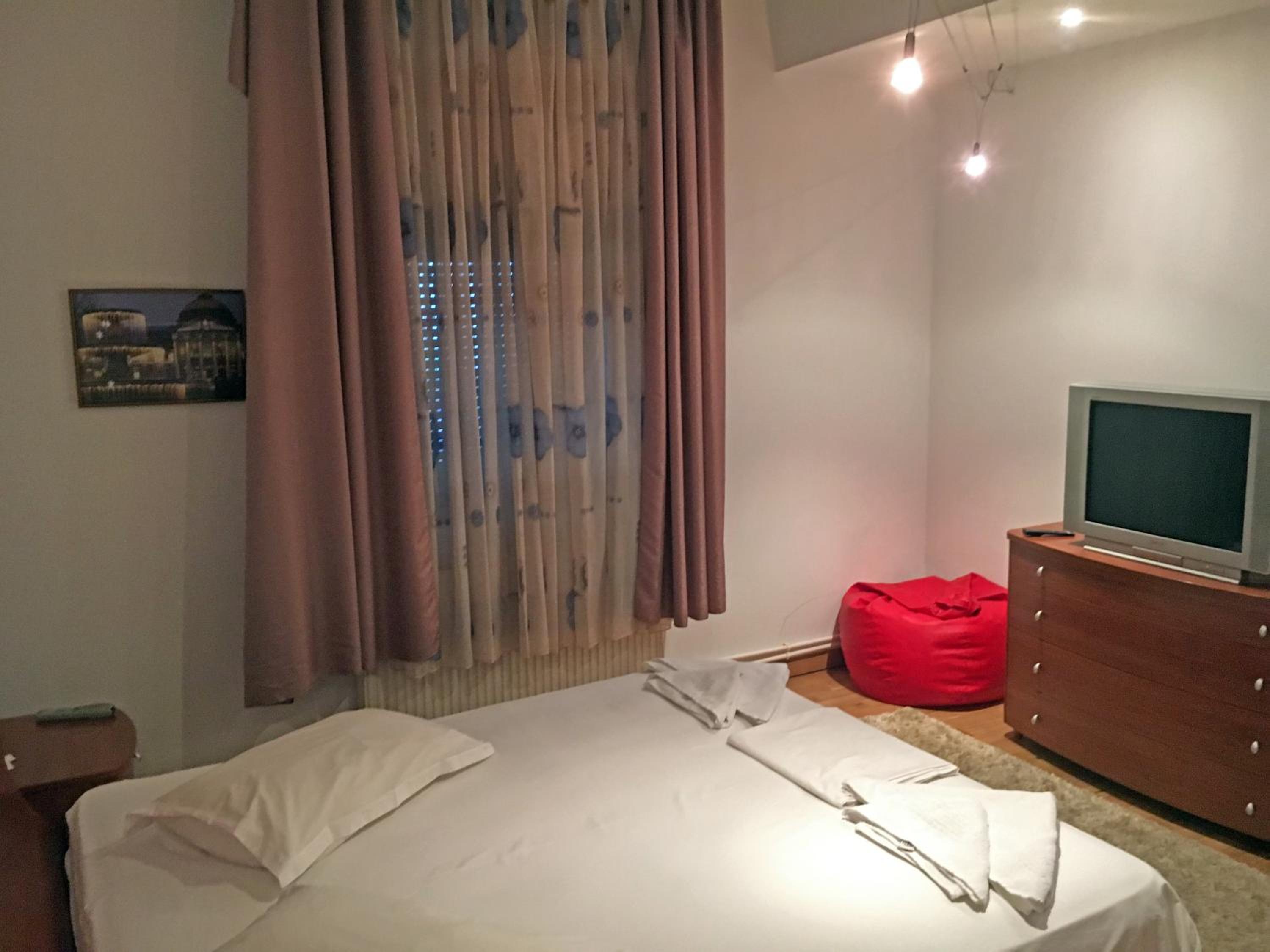 Standard One-Bedroom Apartment - Photo 21