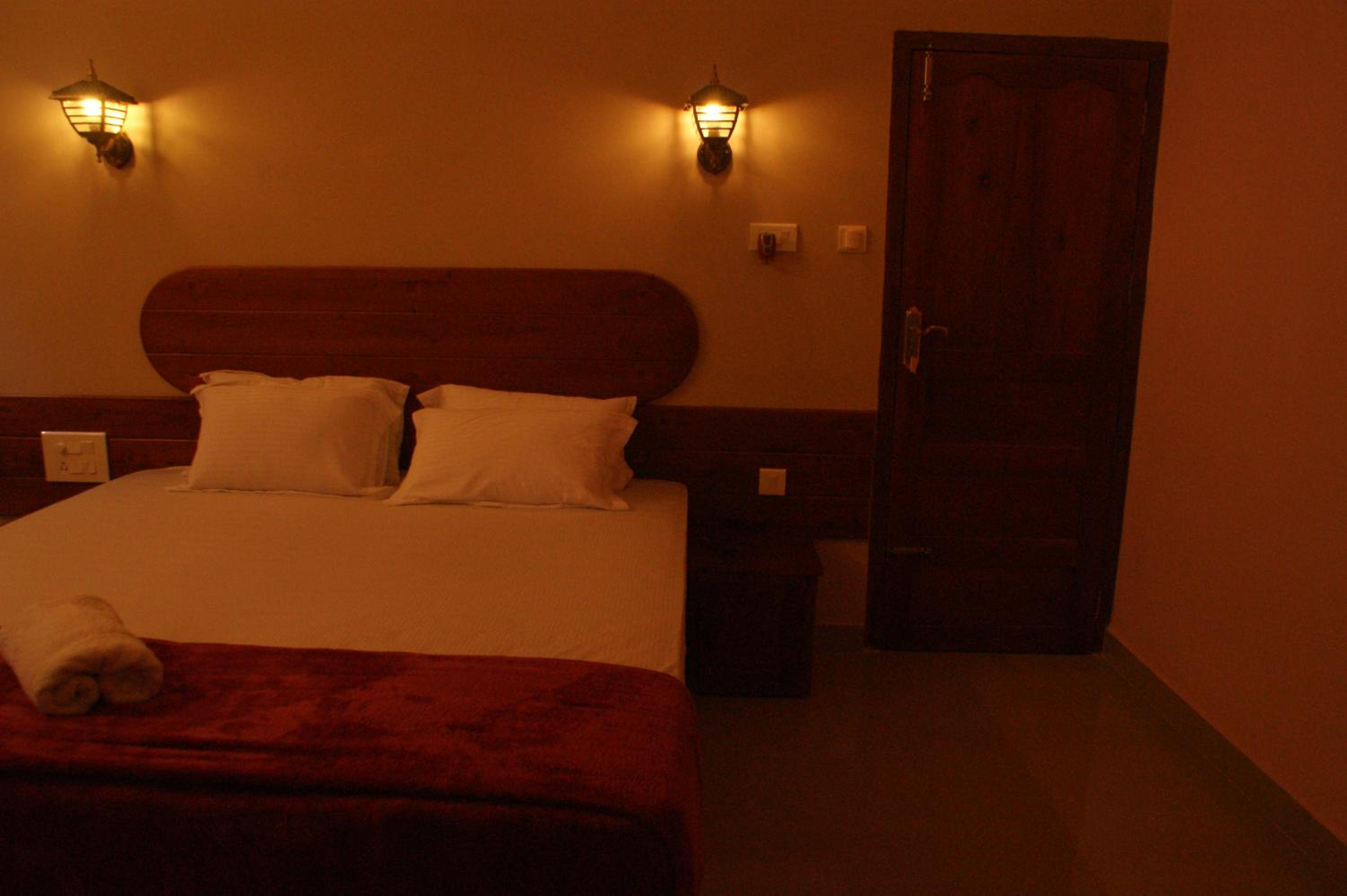Deluxe Double Room - Photo 9