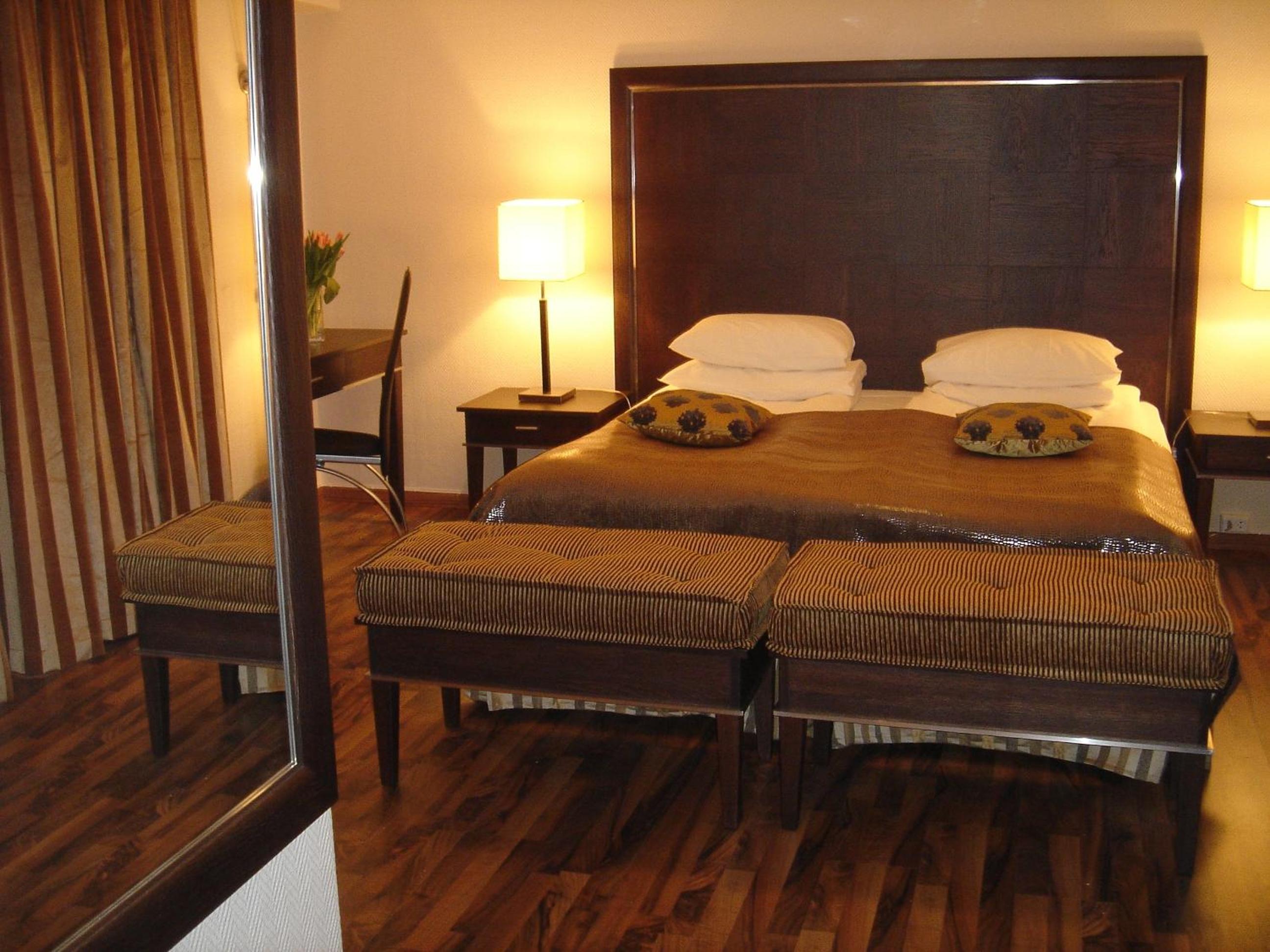 Suite - Photo 1