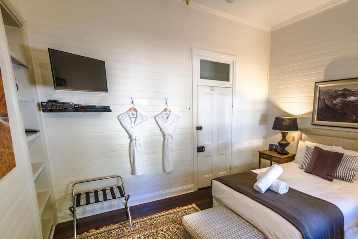 Suite 5 - Dr Stewart photo 3