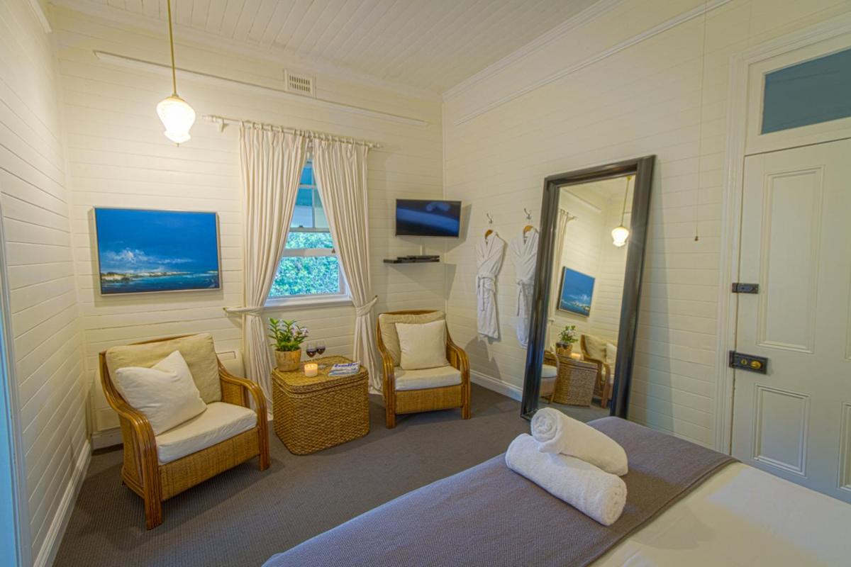 Suite 7 - Mary James photo 2