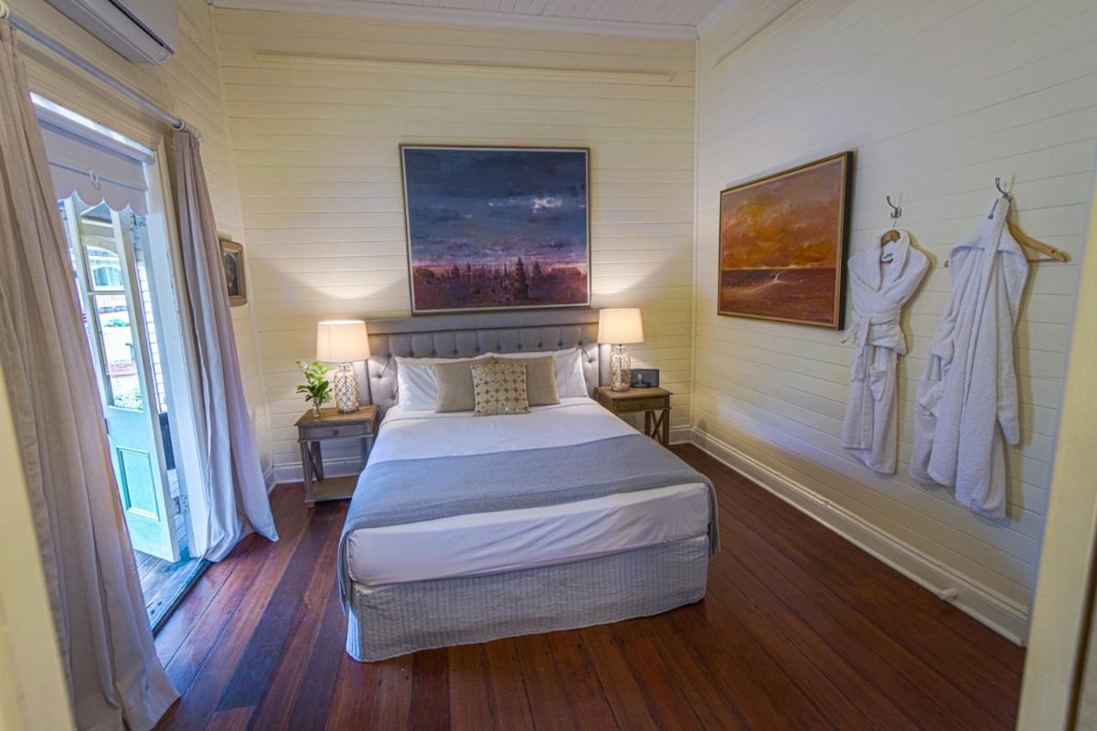 Suite 4 - Joseph Snow photo 3