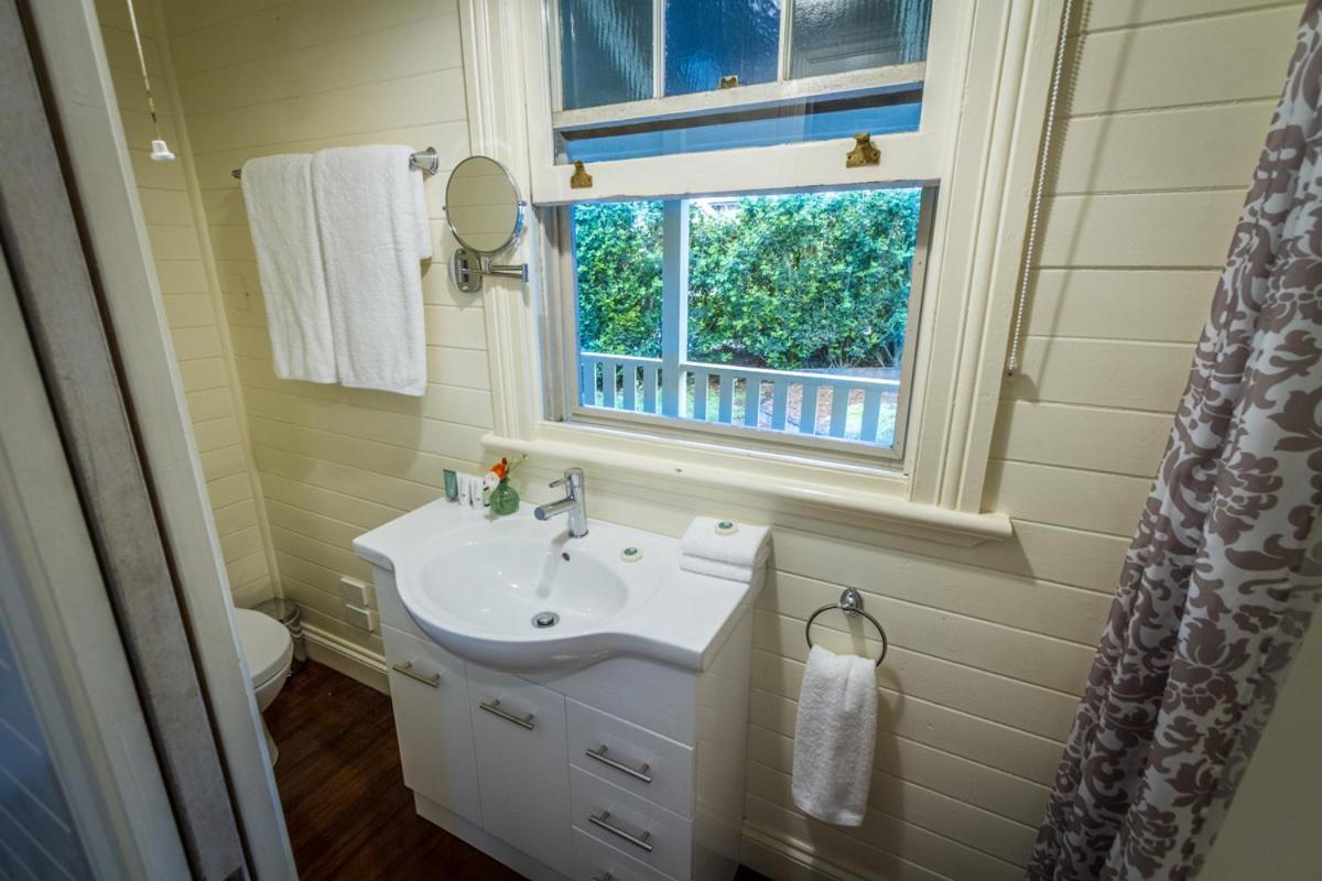 Suite 4 - Joseph Snow photo 2