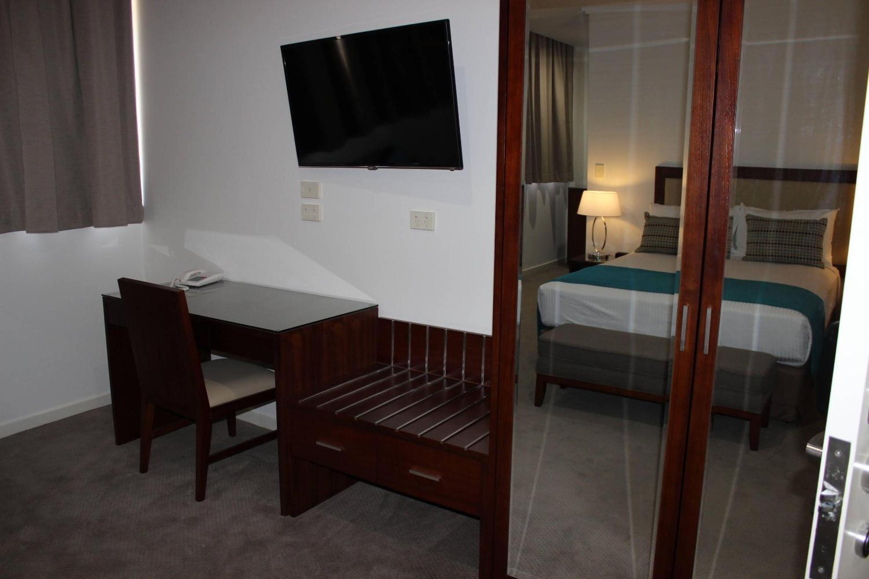 Queen Room - Disability Access/Non Smoking photo 2