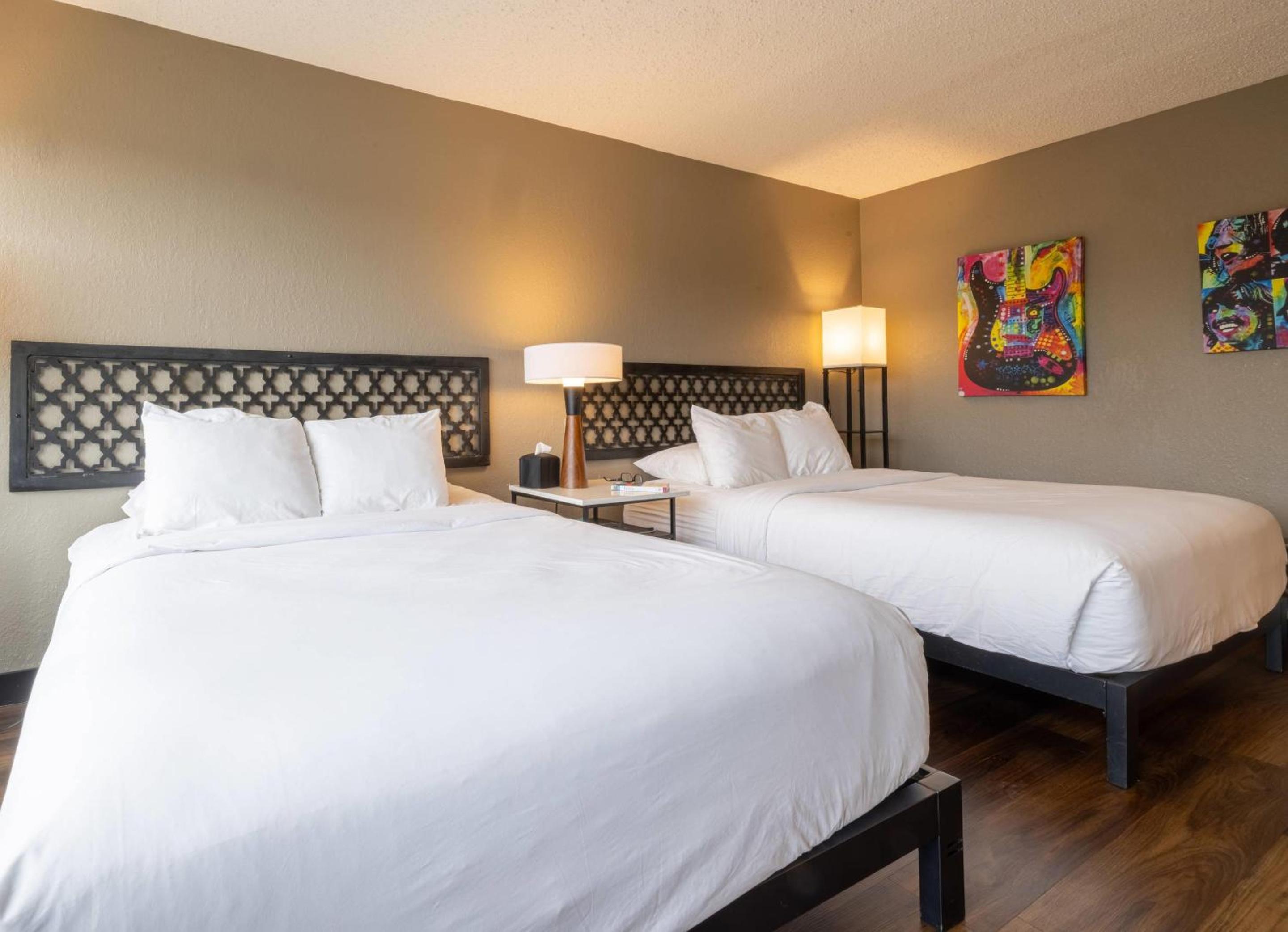 Queen Suite with Two Queen Beds - Disability Access/Non-smoking photo 3