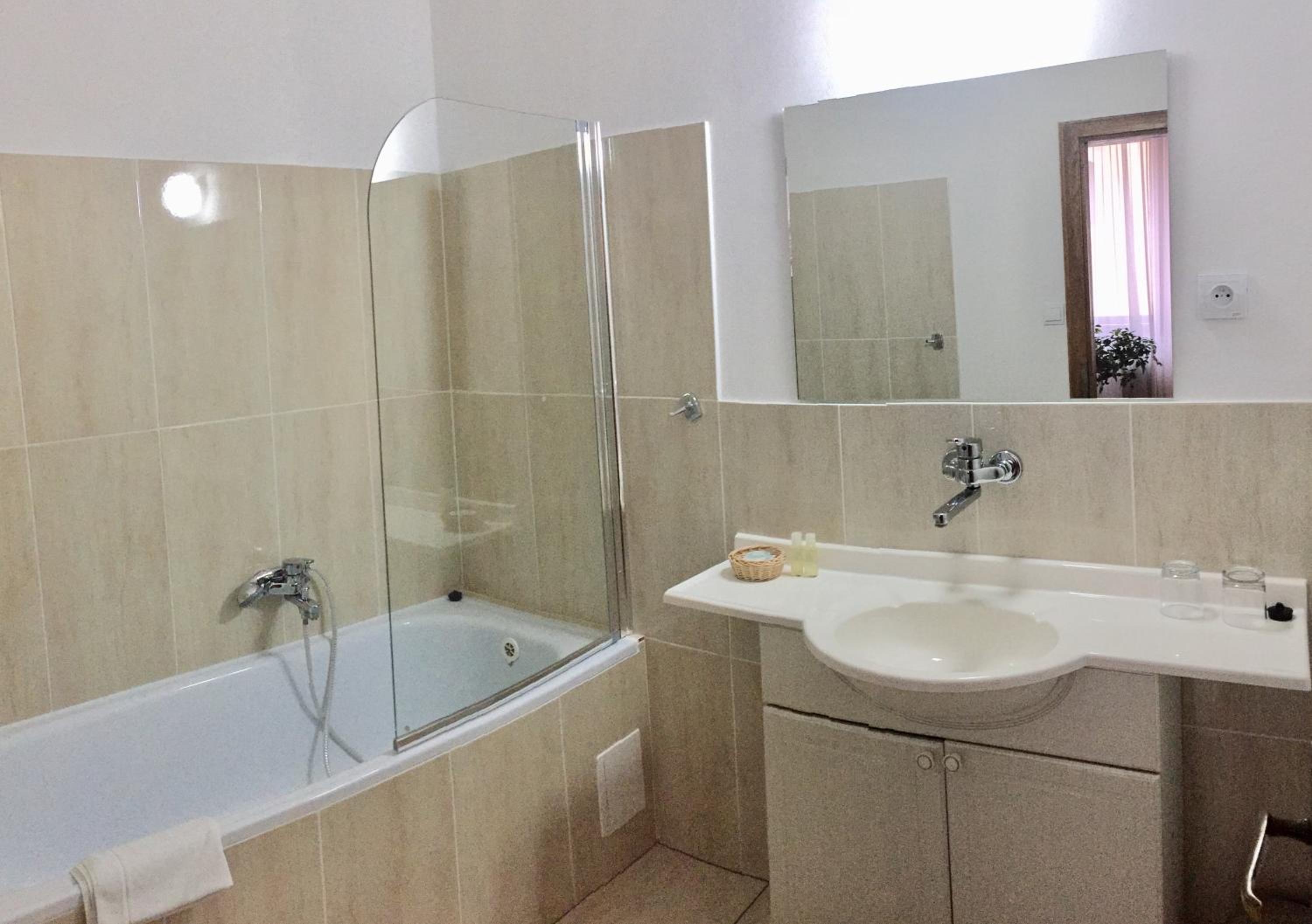 Standard Double Room with 2 Extra Beds - Photo 11