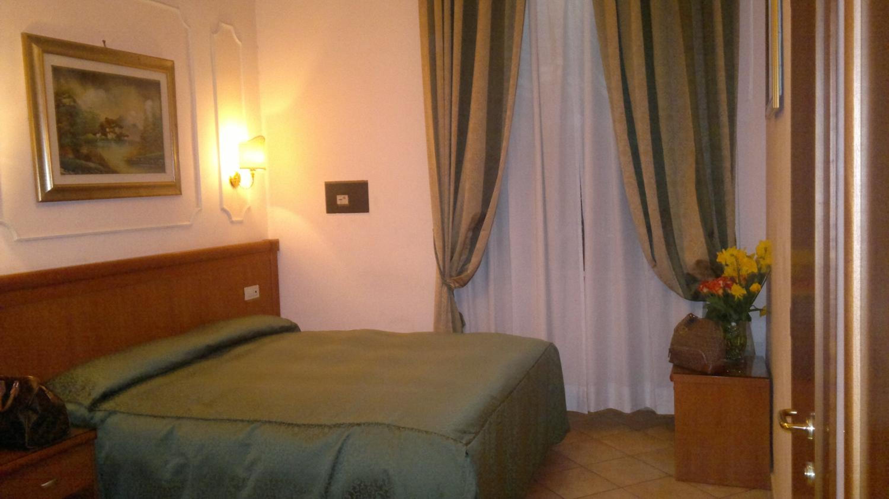 Standard Double Room photo 3
