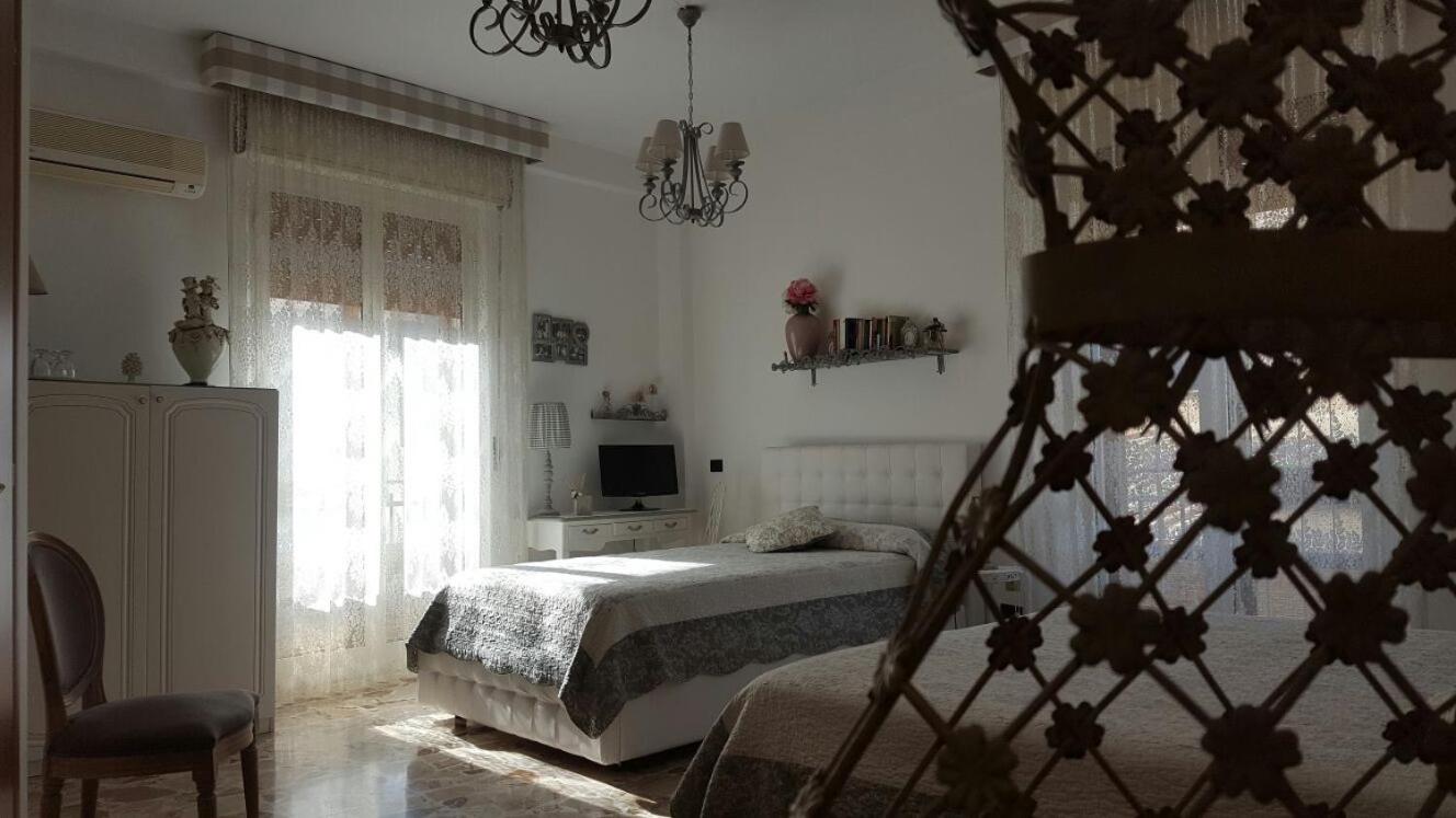 Triple Room with Private Bathroom - Photo 18