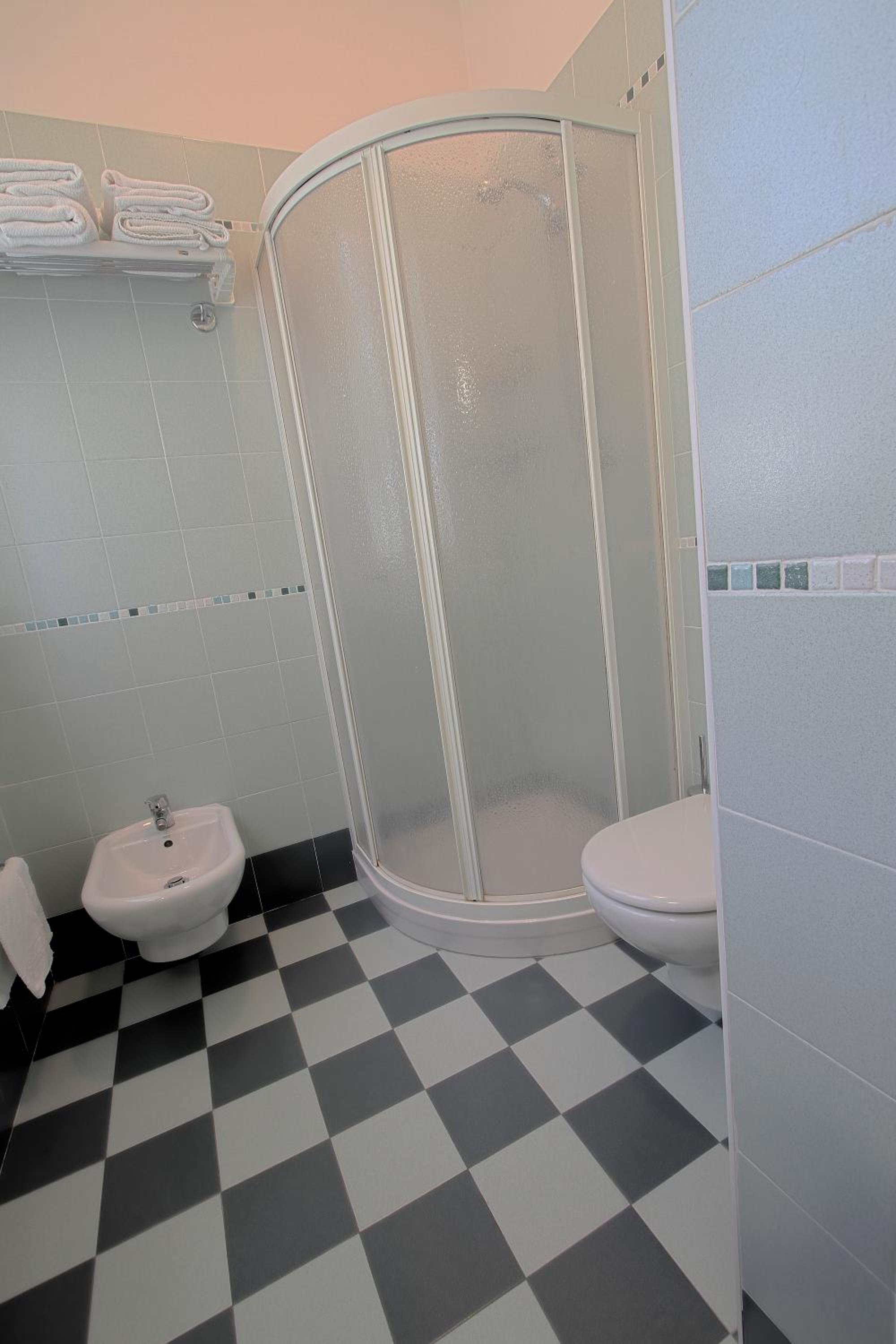 Triple Room with Balcony - Photo 2