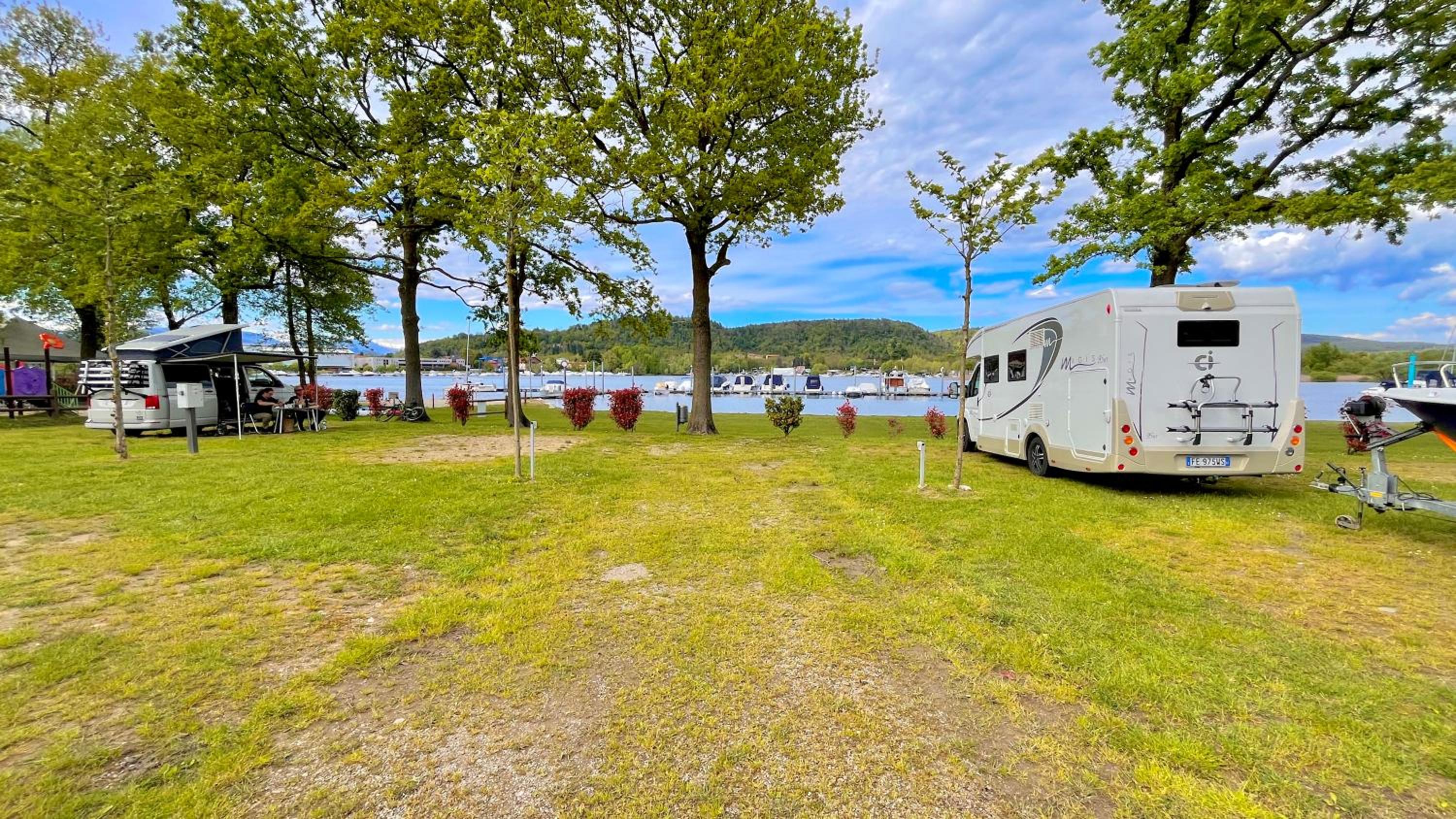 Empty pitch for tent, caravan or camper photo 1