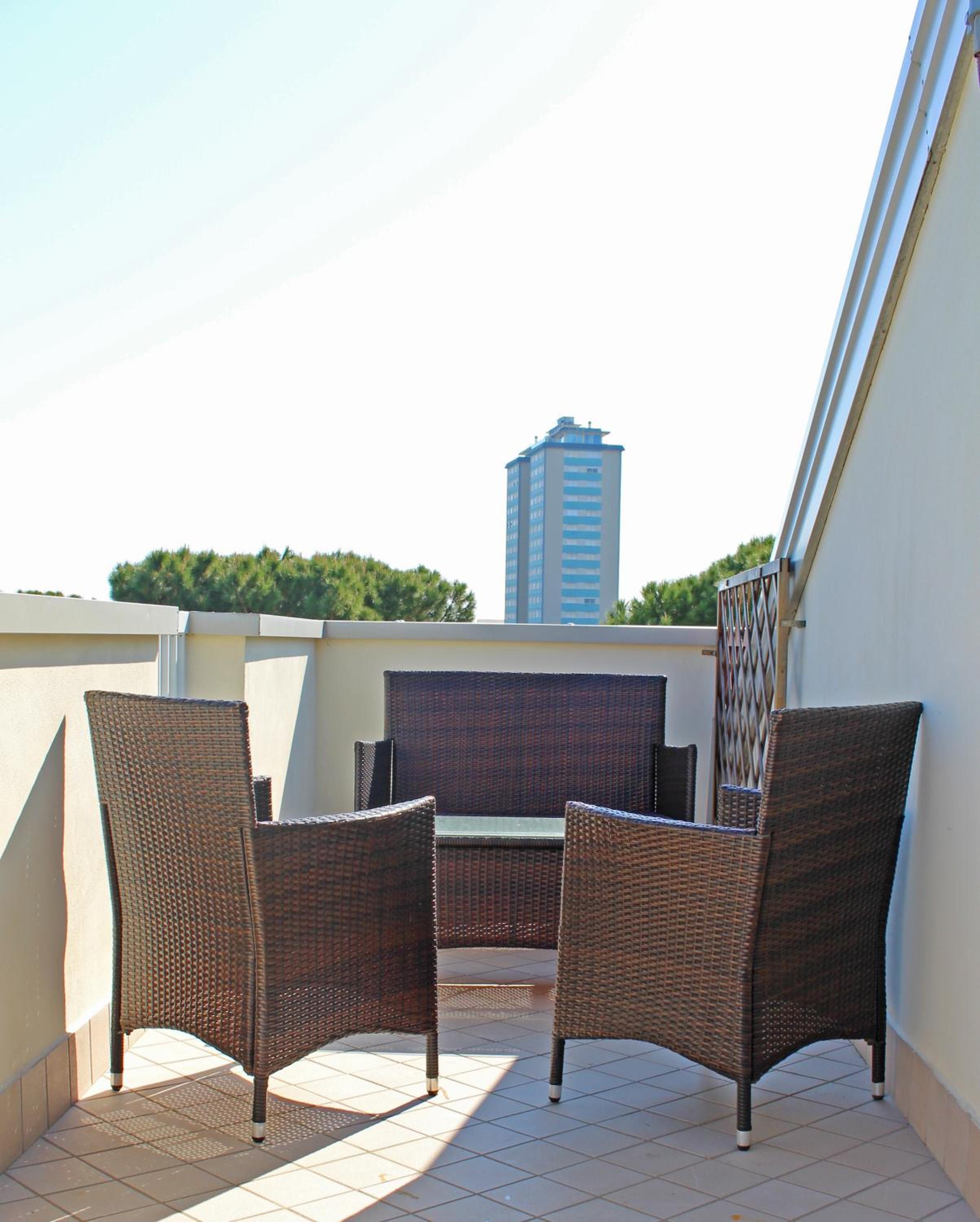 Quadruple Room with Balcony - Photo 3