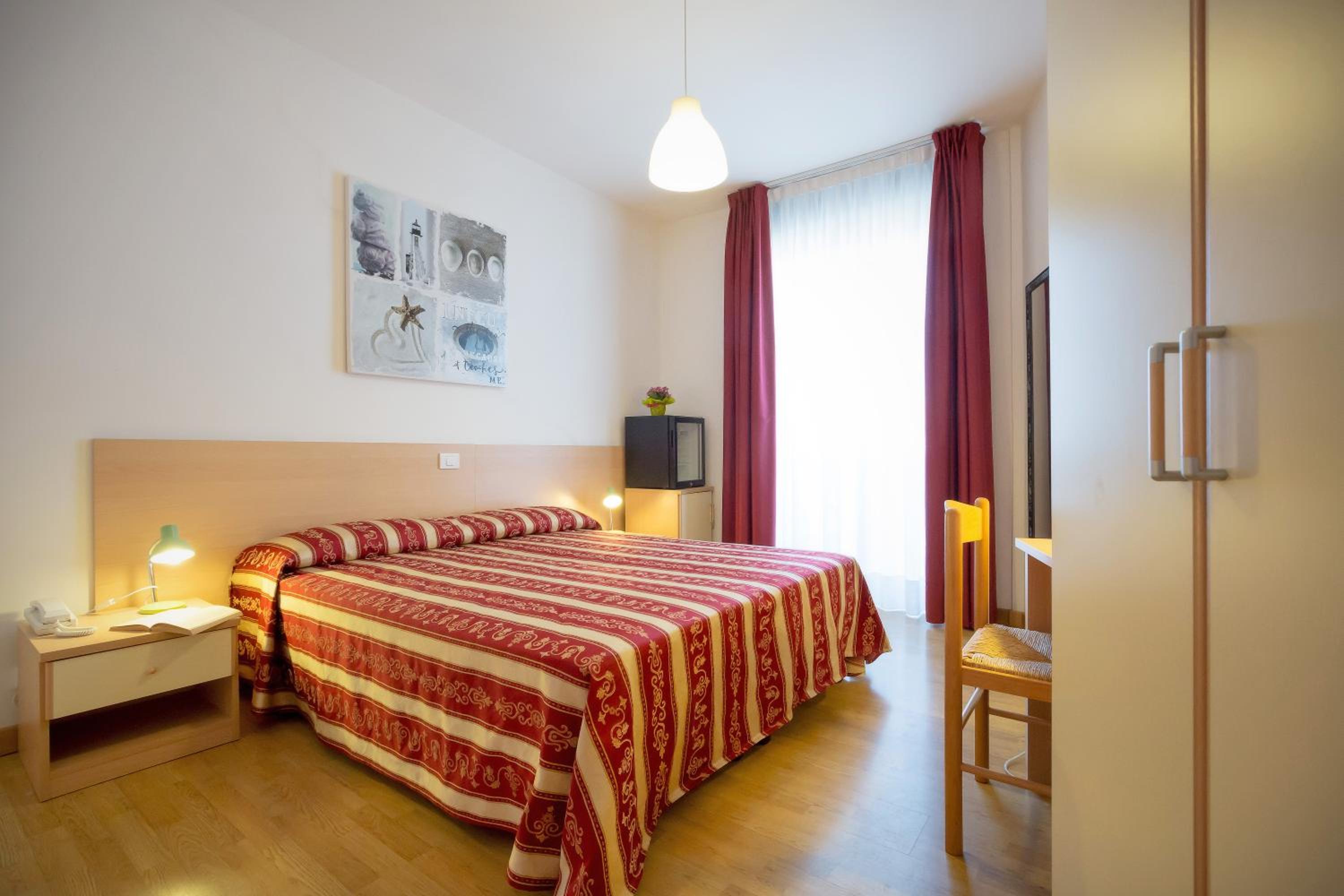 Standard Double or Twin Room photo 3