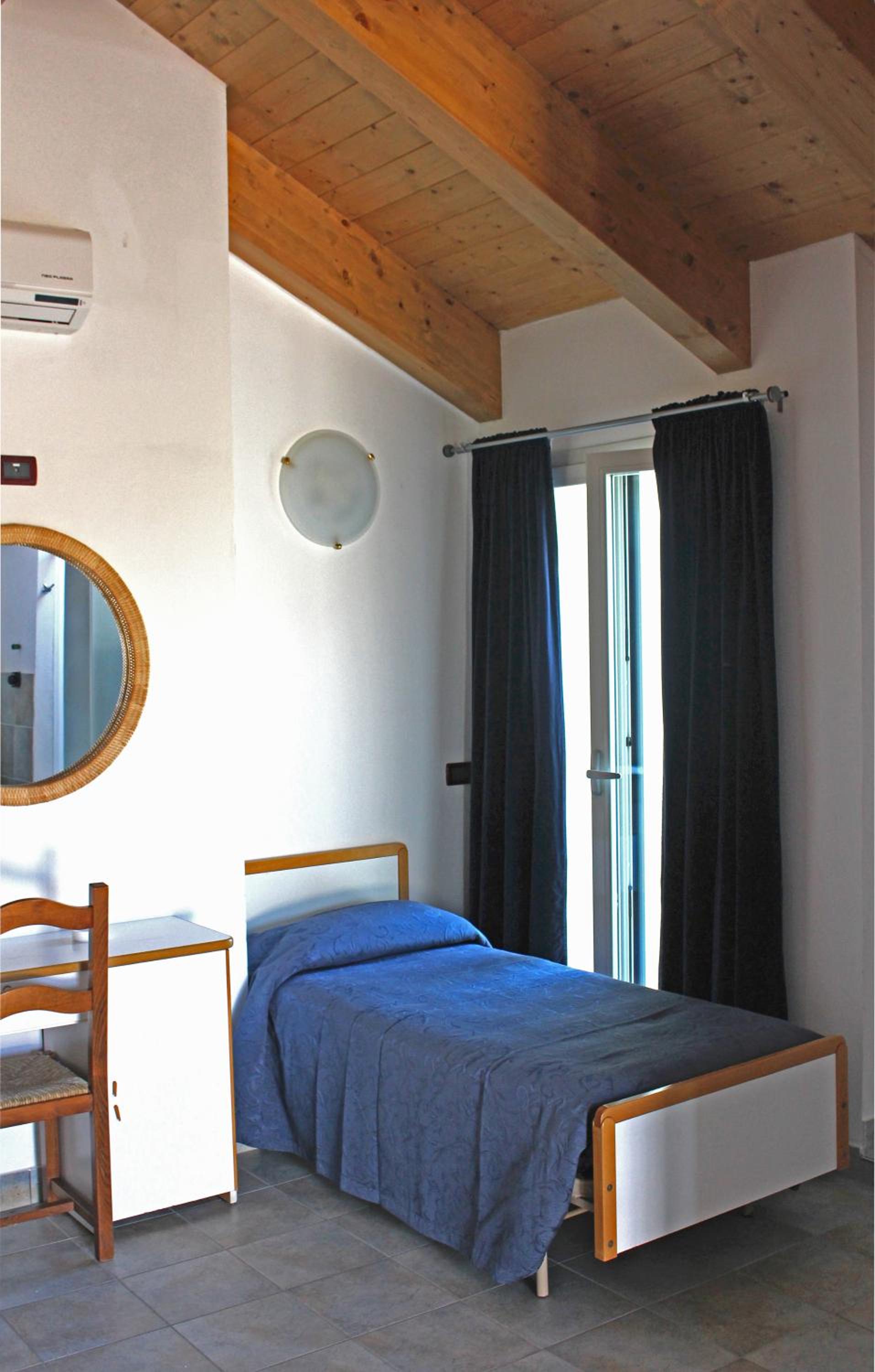 Quadruple Room with Balcony - Photo 2