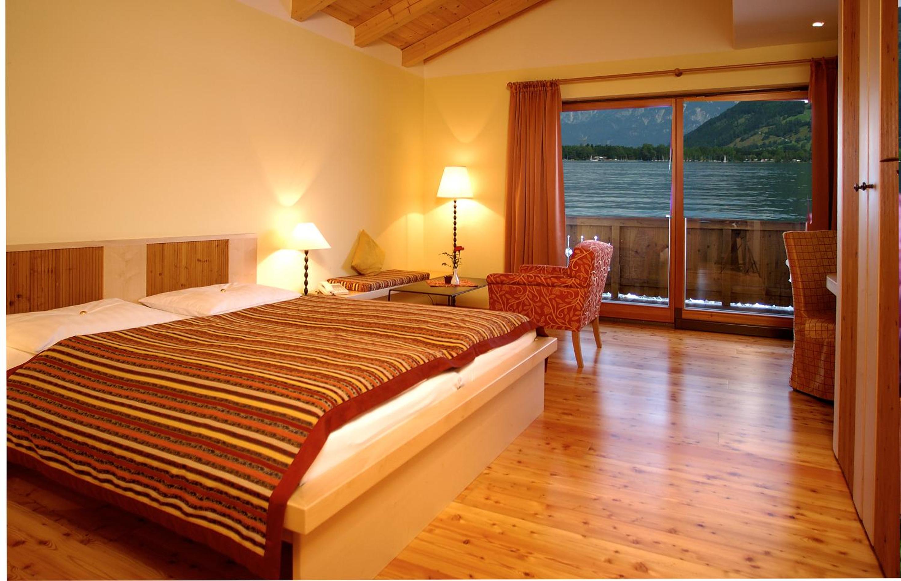Superior Double Room with Lake View - Photo 2