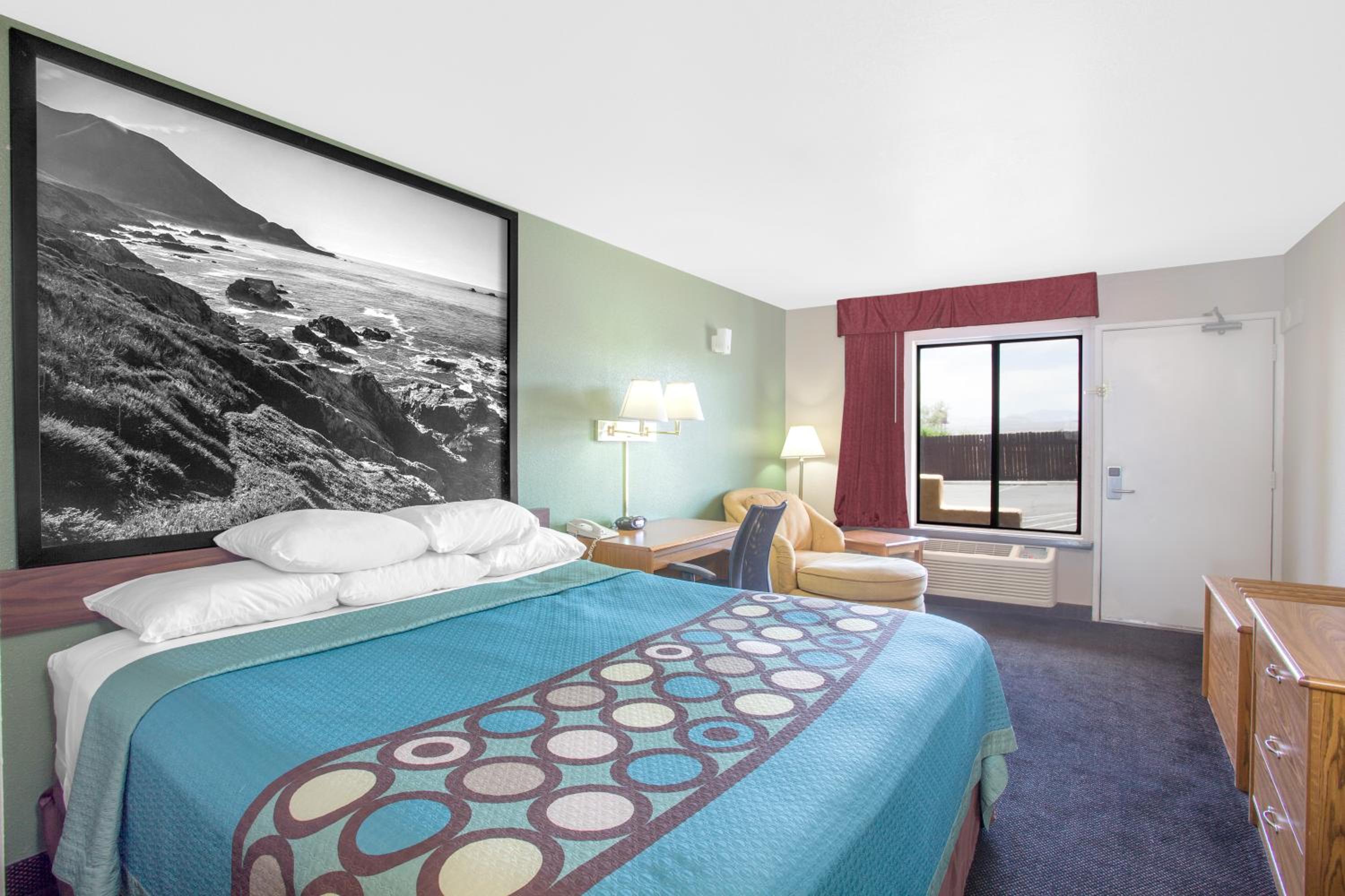 King Room - Non-Smoking - Photo 2