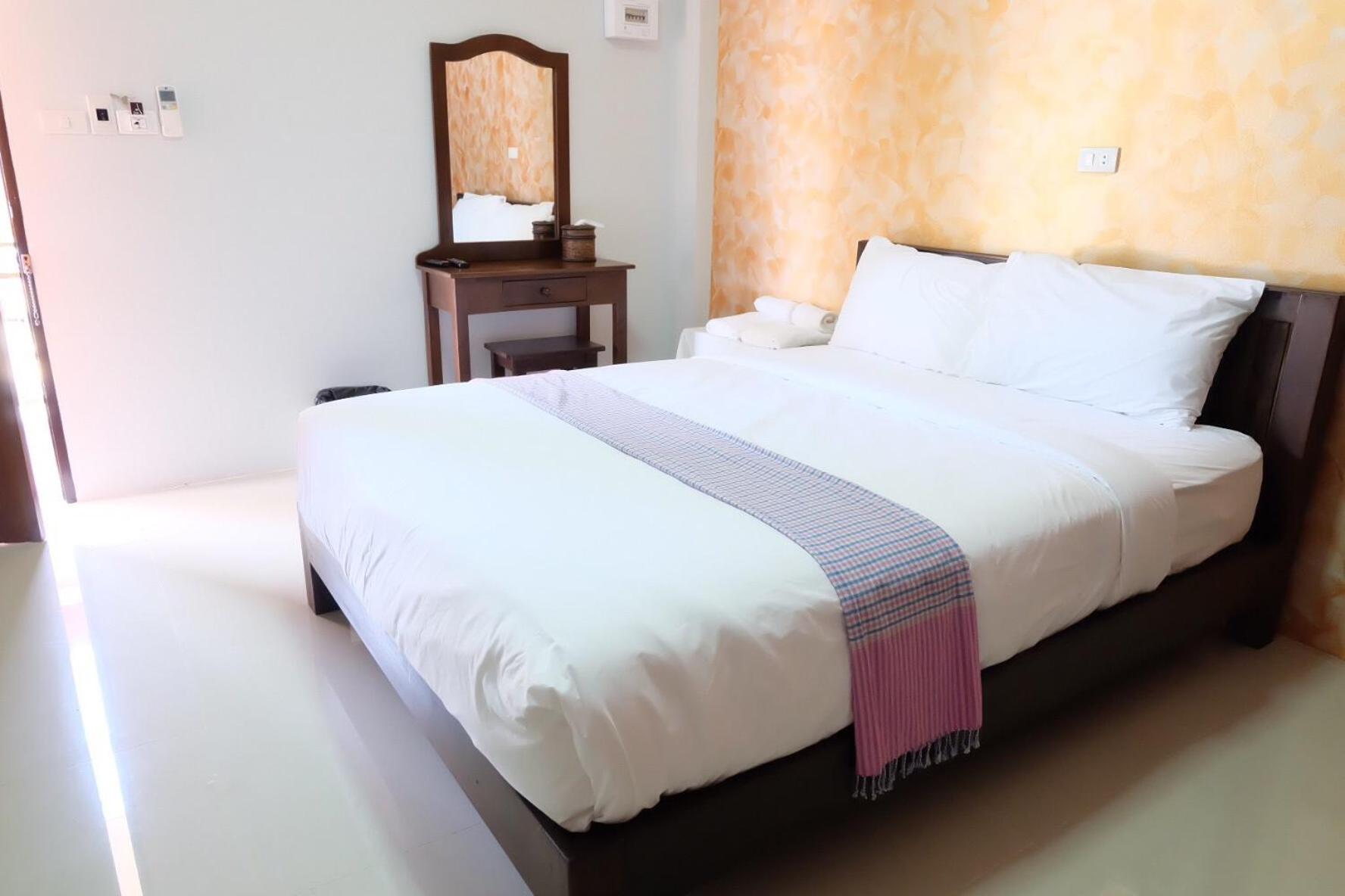 Standard Double Room - Photo 12