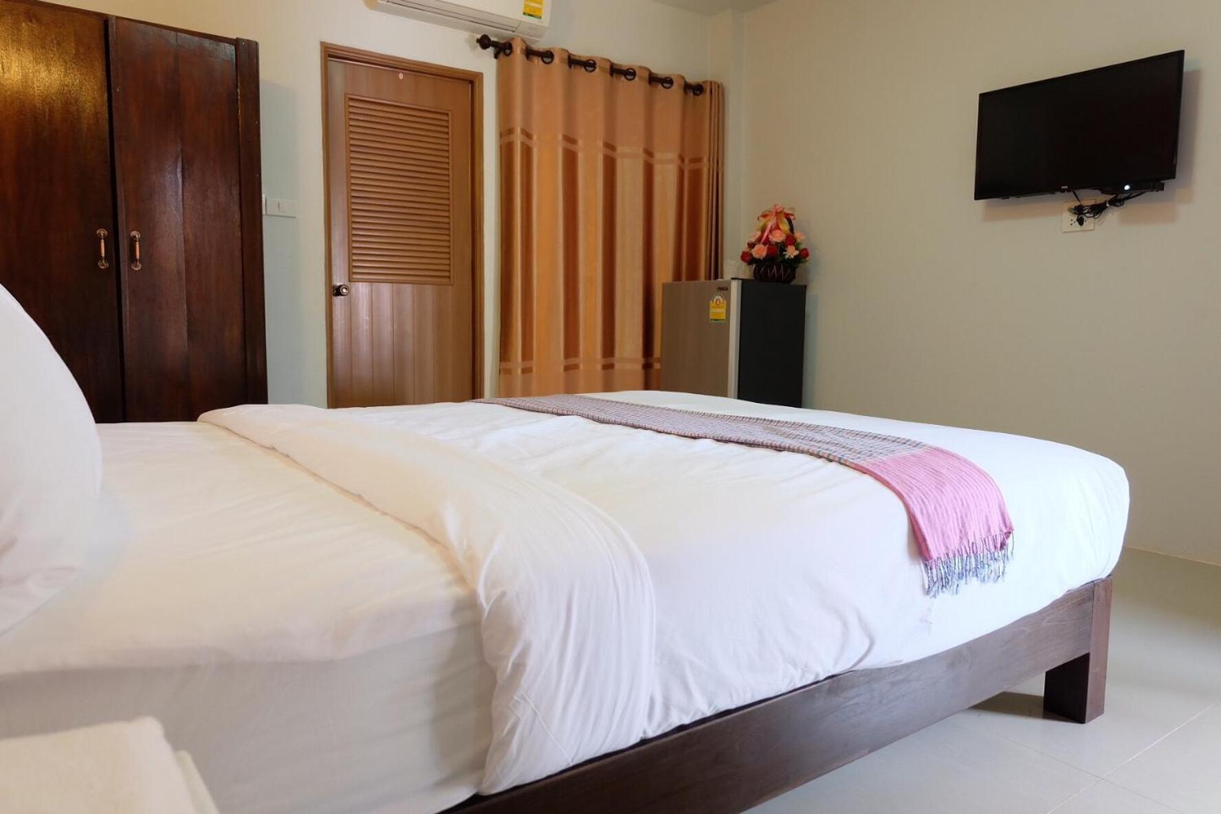 Standard Double Room - Photo 11