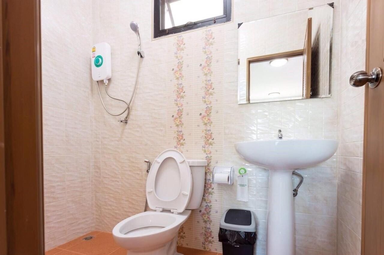 Standard Double Room - Photo 10