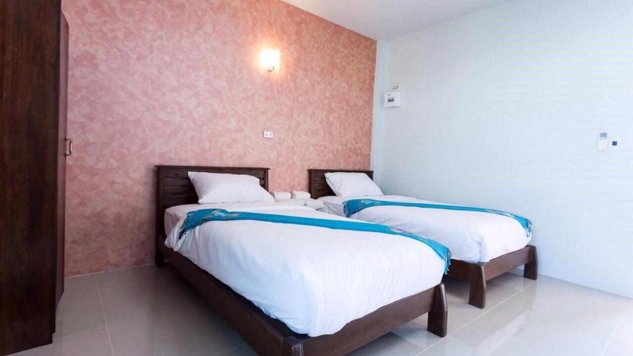 Standard Twin Room - Photo 7