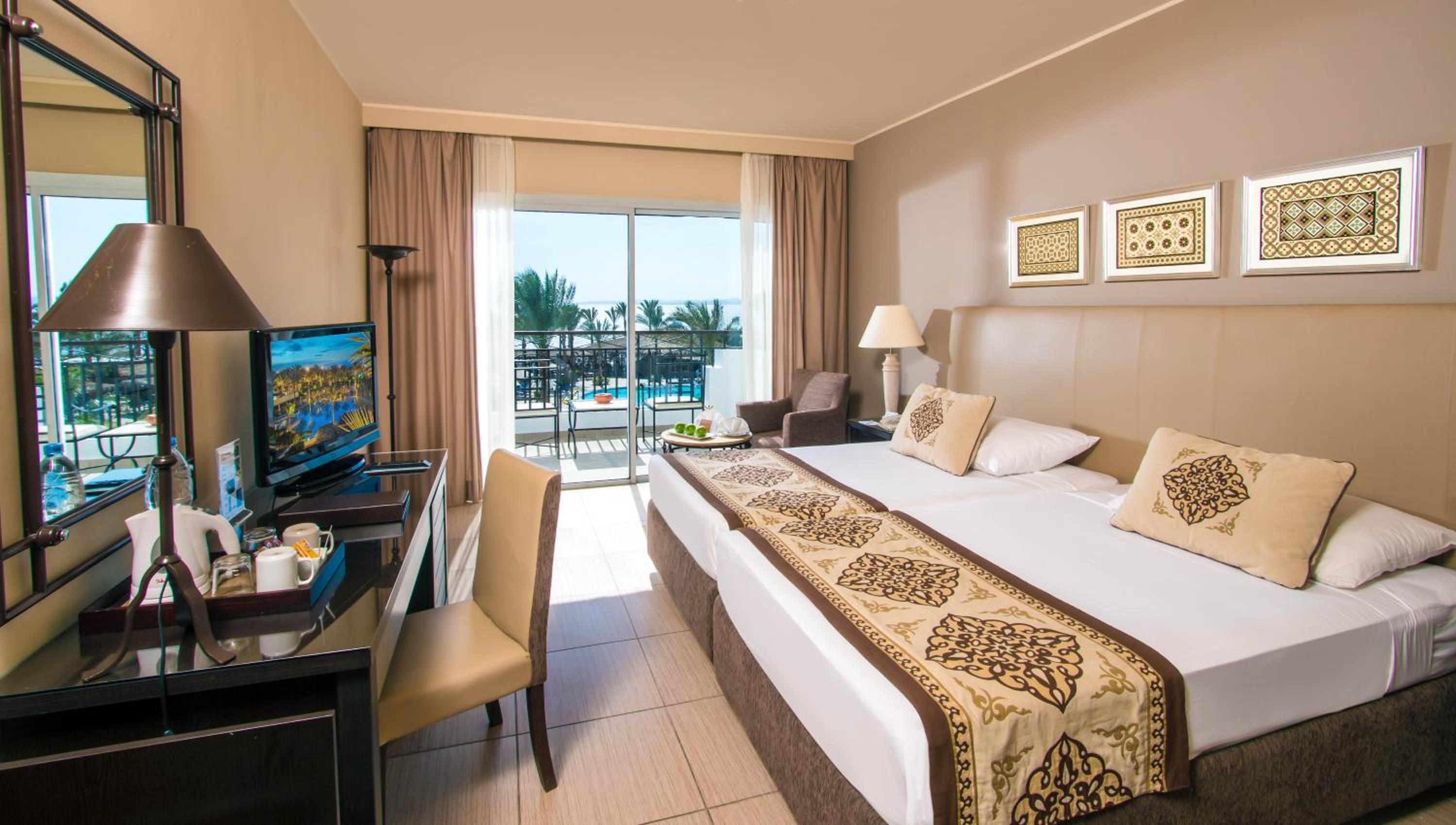 Superior Queen or Twin Bed Sea View