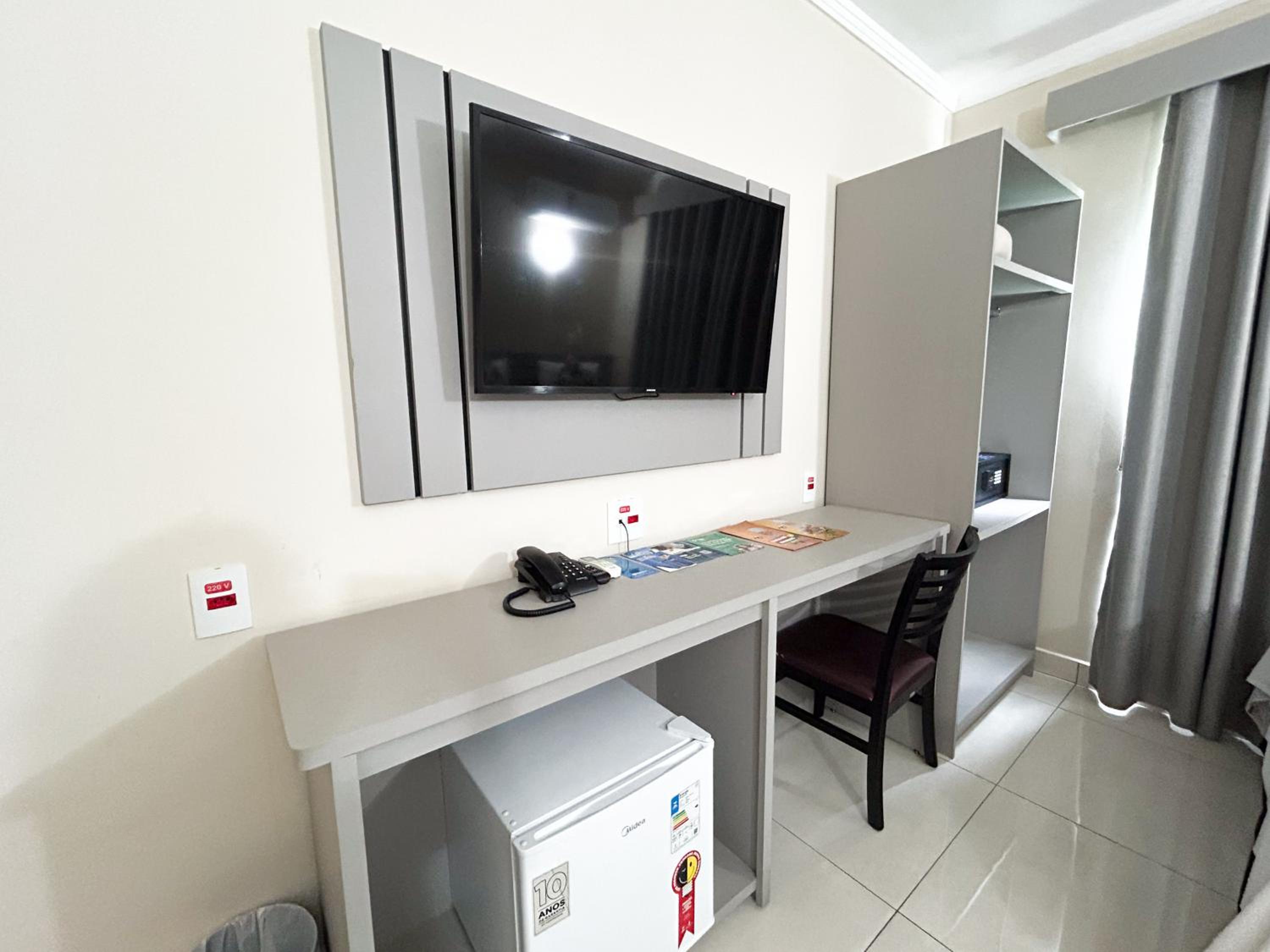 Queen Room - Disability Access photo 2