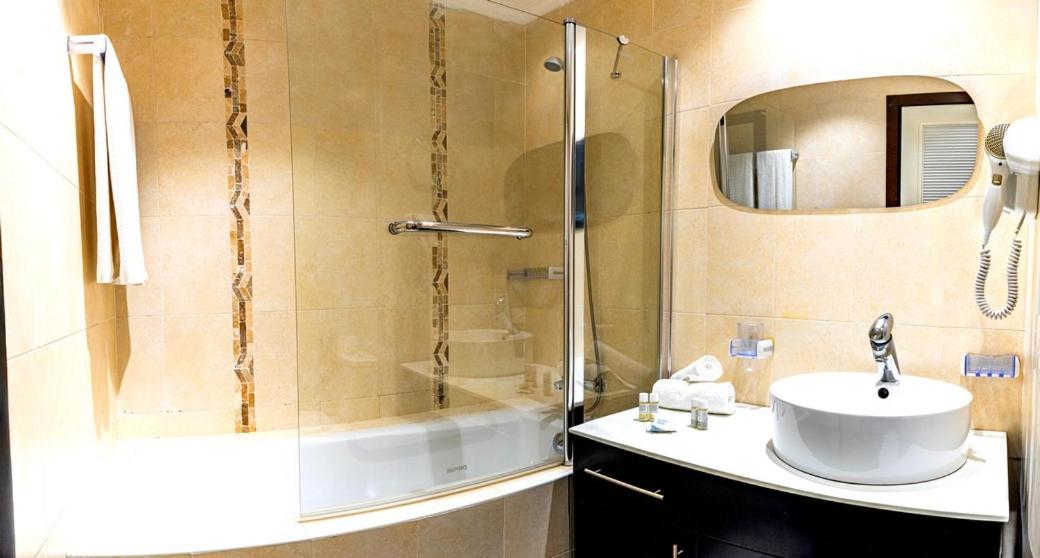 Deluxe Suite - Photo 5