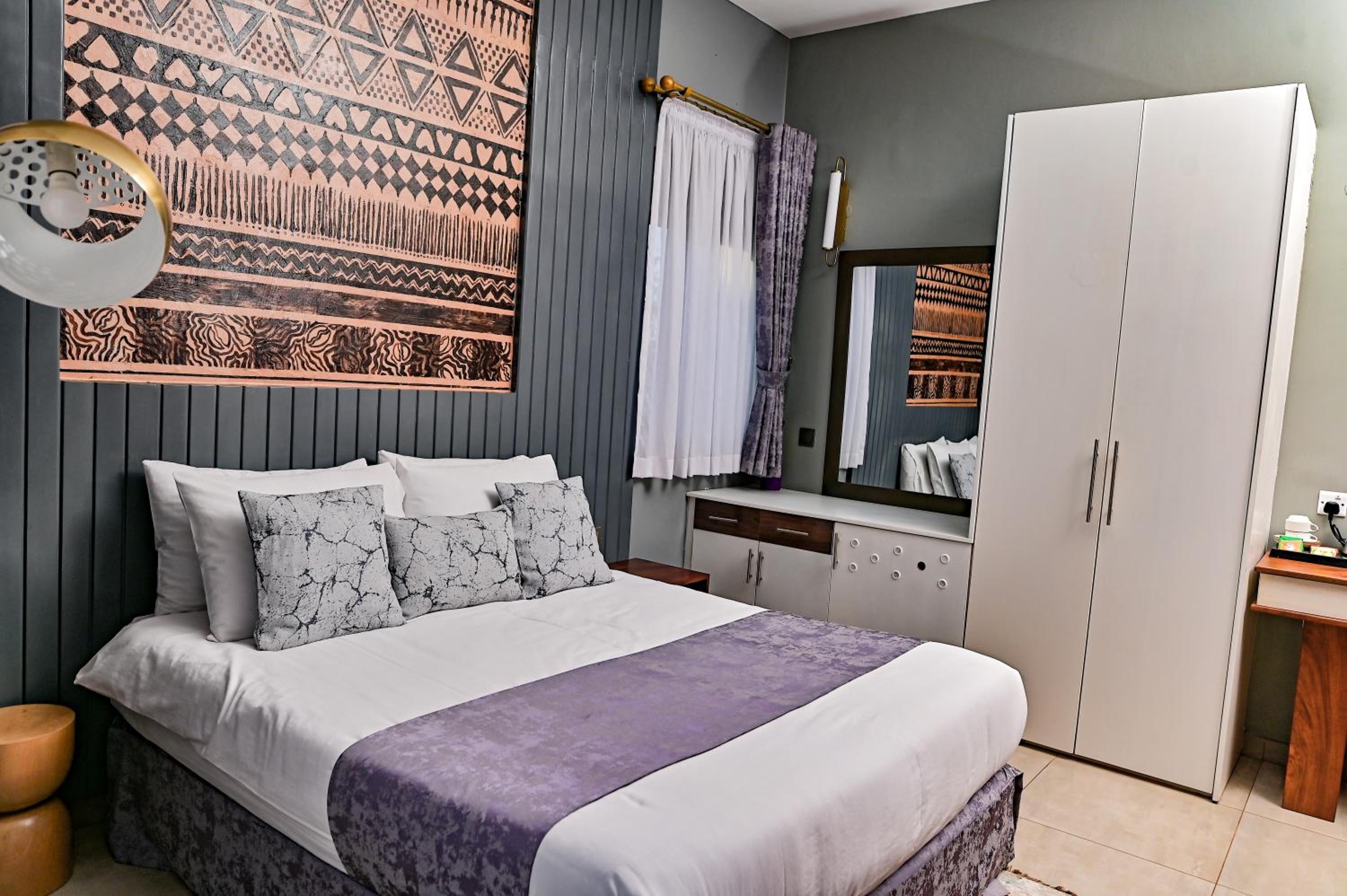 Single Room with Bathroom photo 2