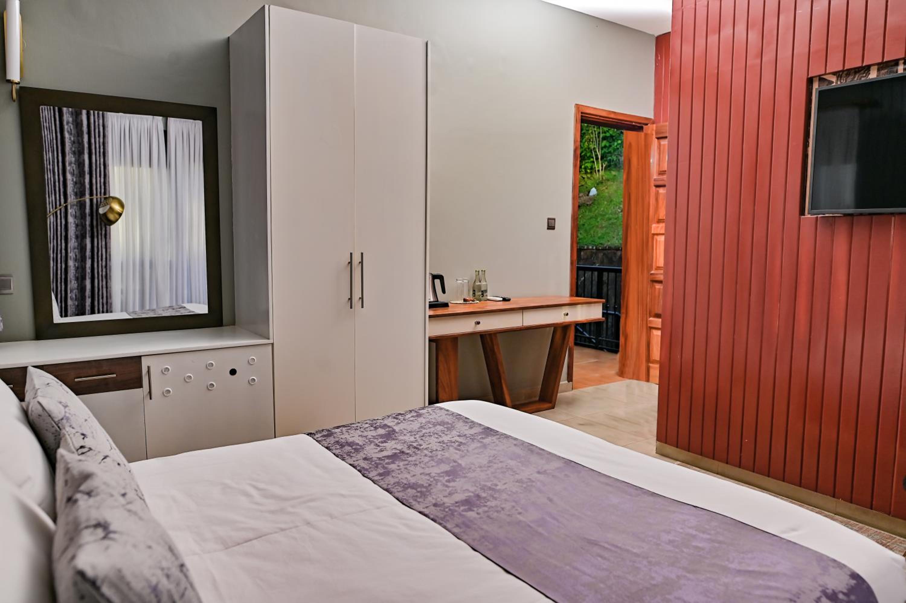 Single Room with Bathroom photo 1