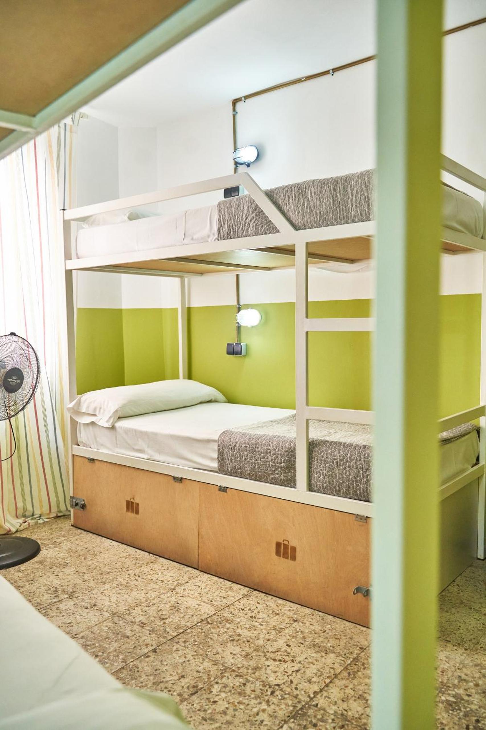 Bed in 4-Bed Mixed Dormitory Room photo 2