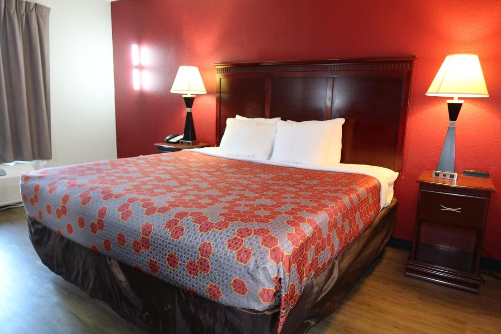 King Room - Accessible/Non-Smoking - Photo 2