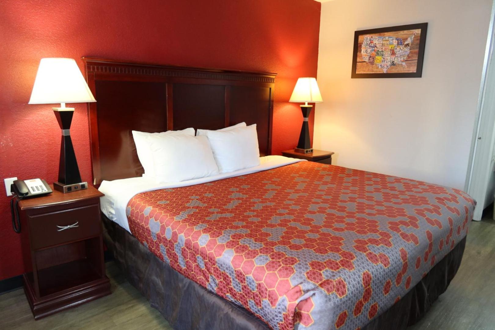 King Room - Accessible/Non-Smoking - Photo 3