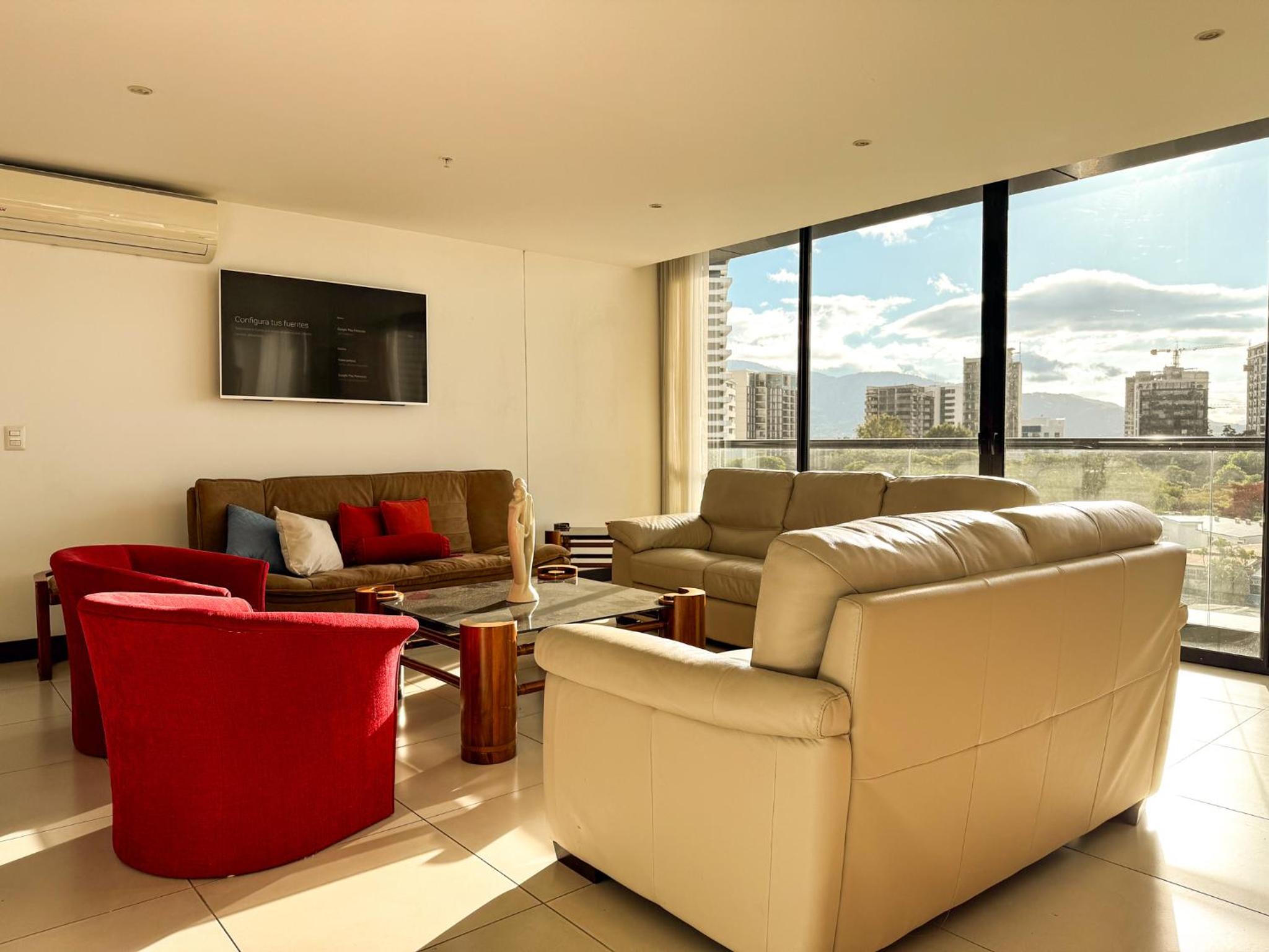 Three-Bedroom Premium Apartment with Balcony photo 2
