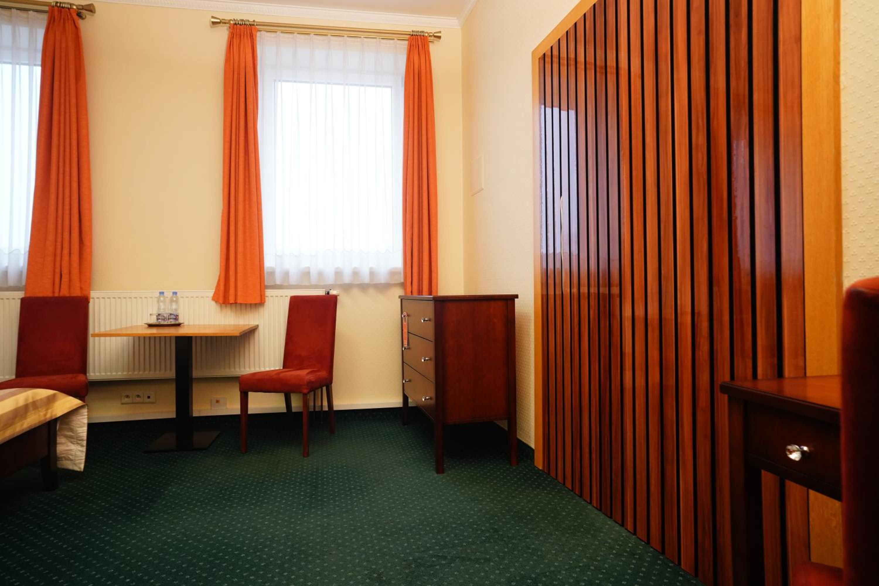 Double Room with Private Bathroom photo 2