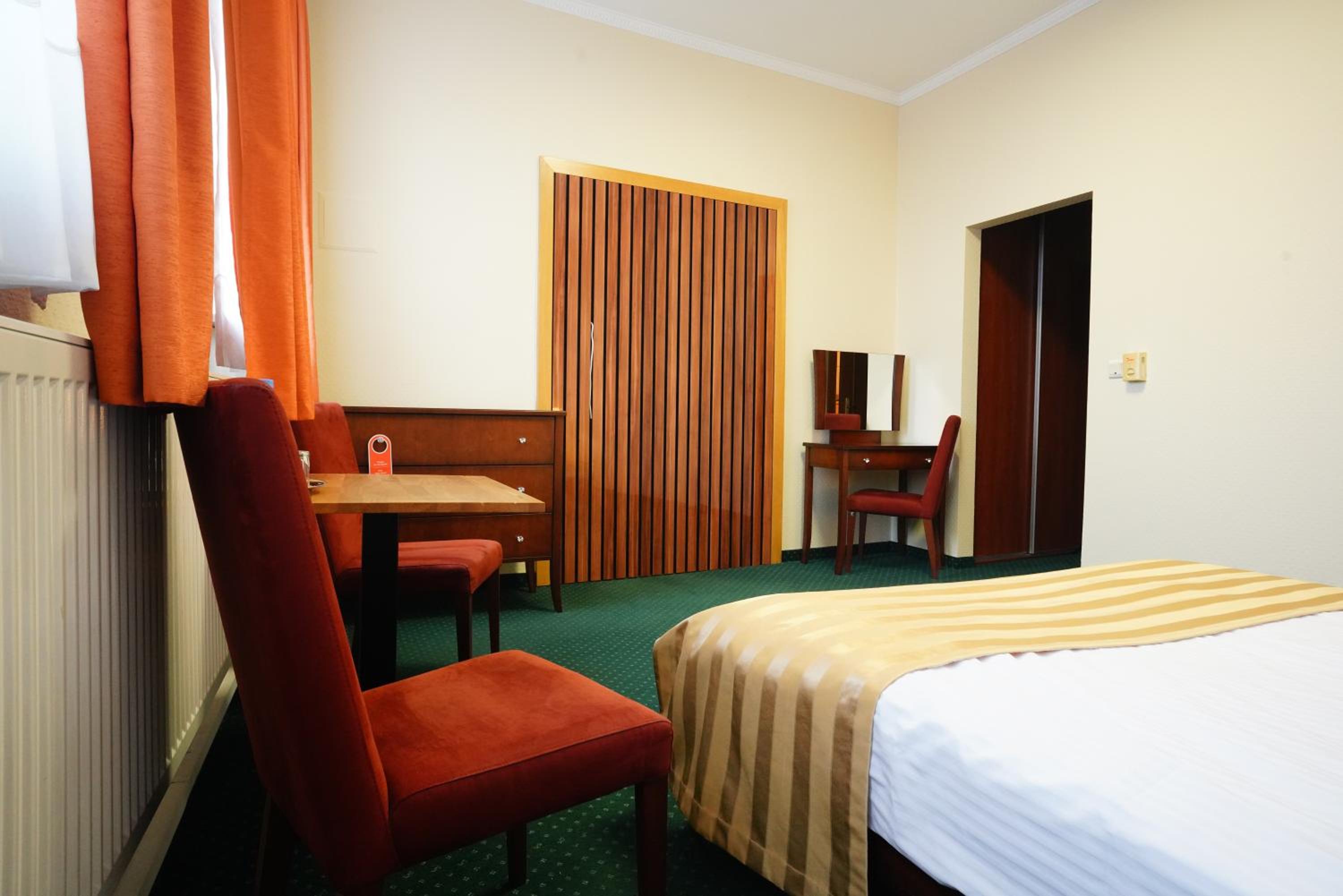 Double Room with Private Bathroom photo 3