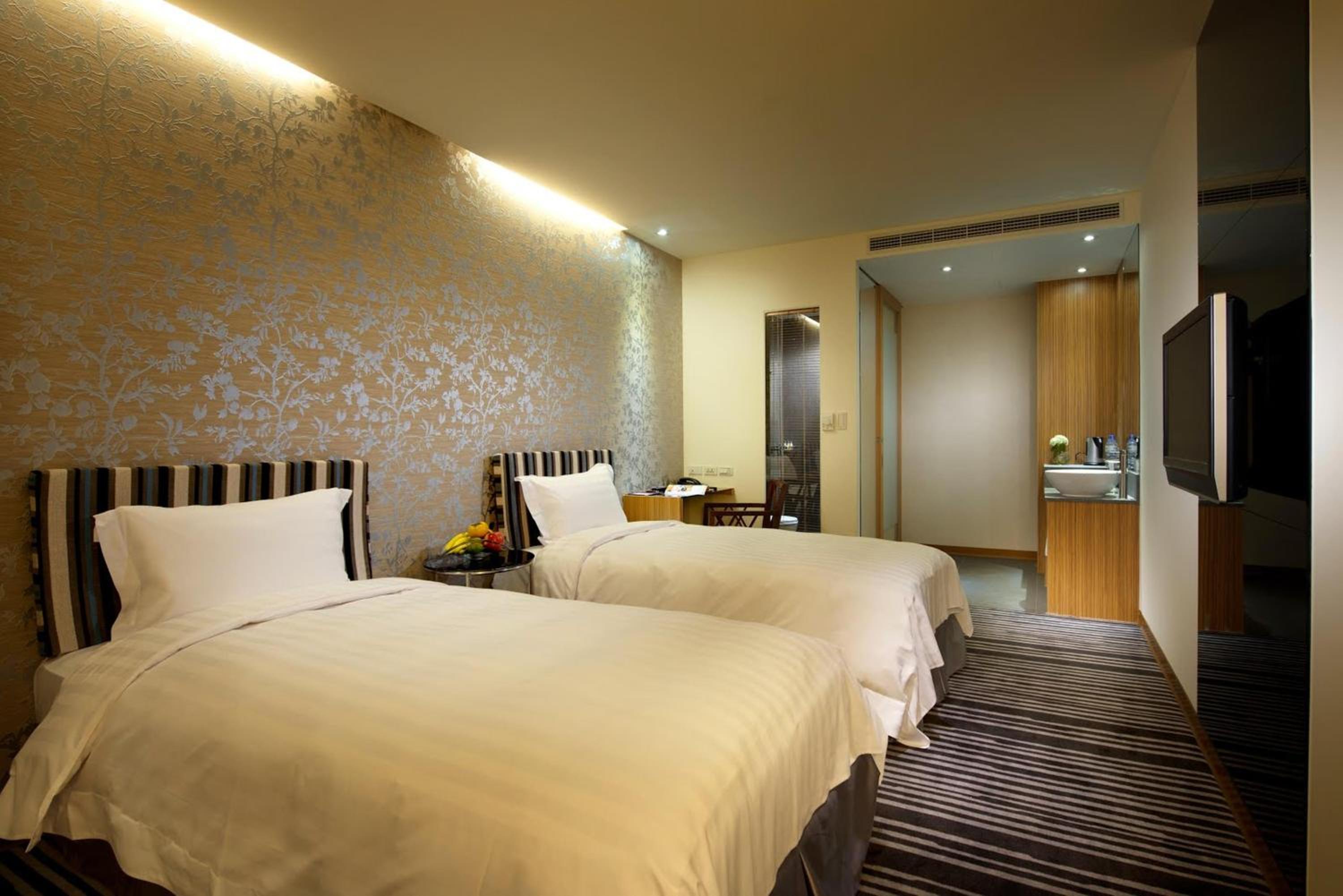 Classic Twin Room - No Window - Photo 6